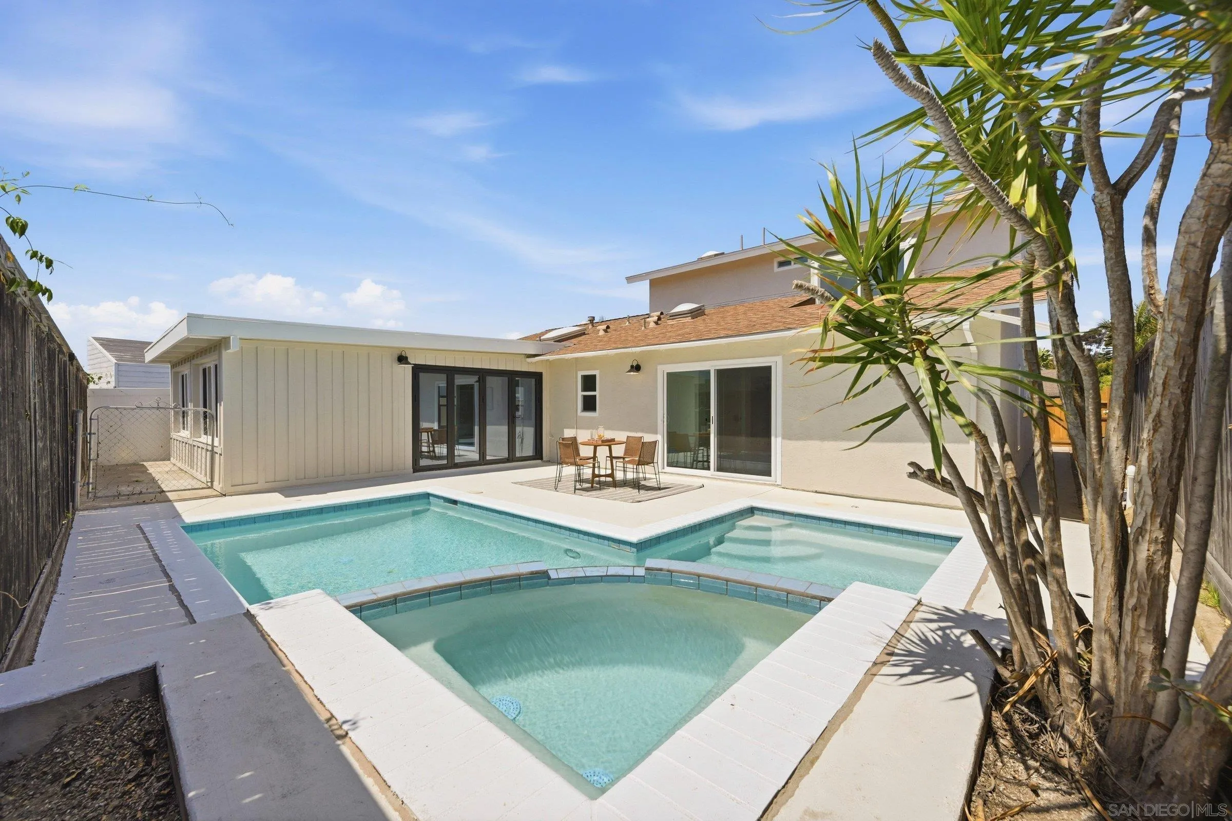 https://cdn.realtyfeed.com/cdn/127/260013572/fd95effb1abea70fb59b590dedff9dbc.webp