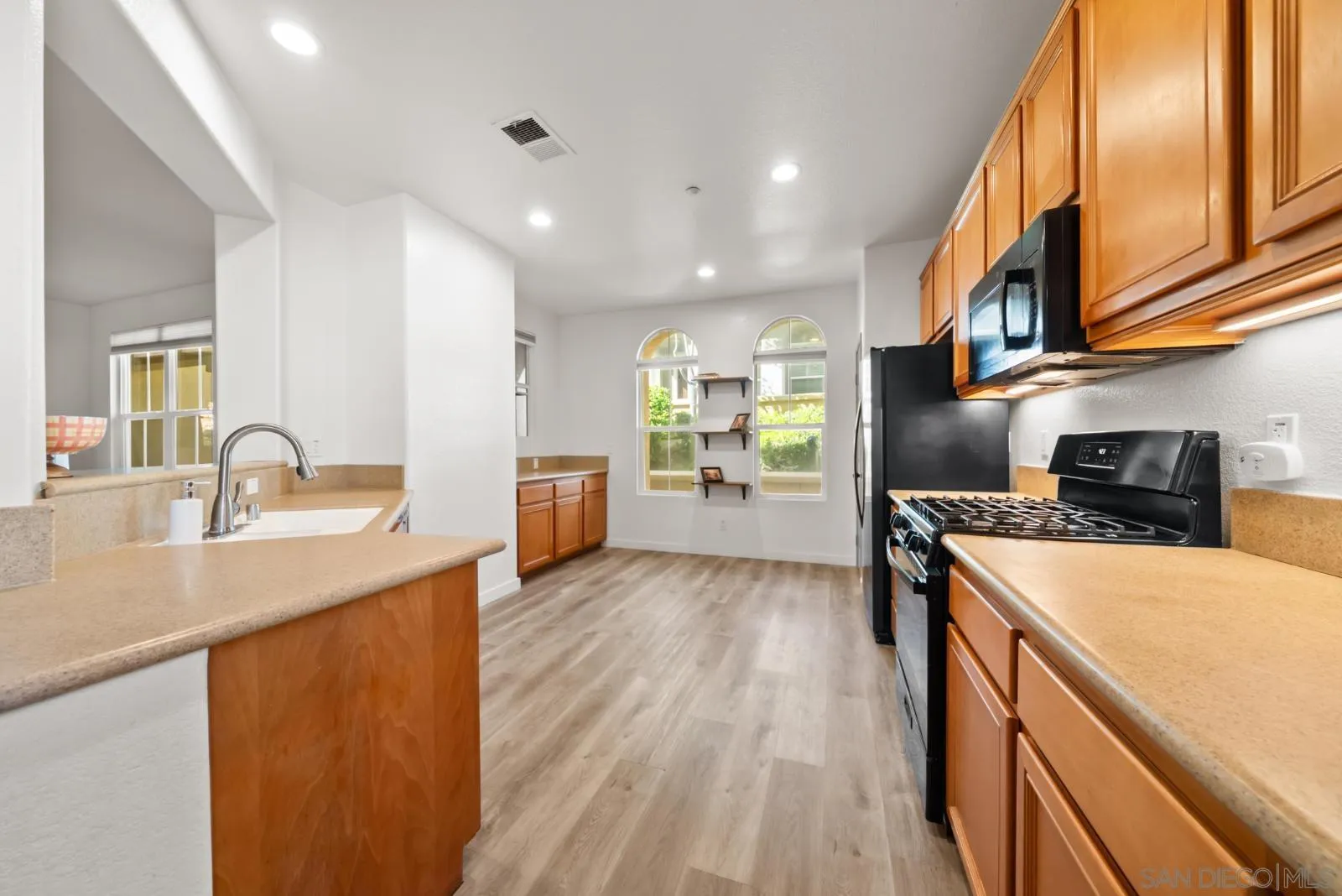 Photo #6: 260013574 Listing: Photo #6