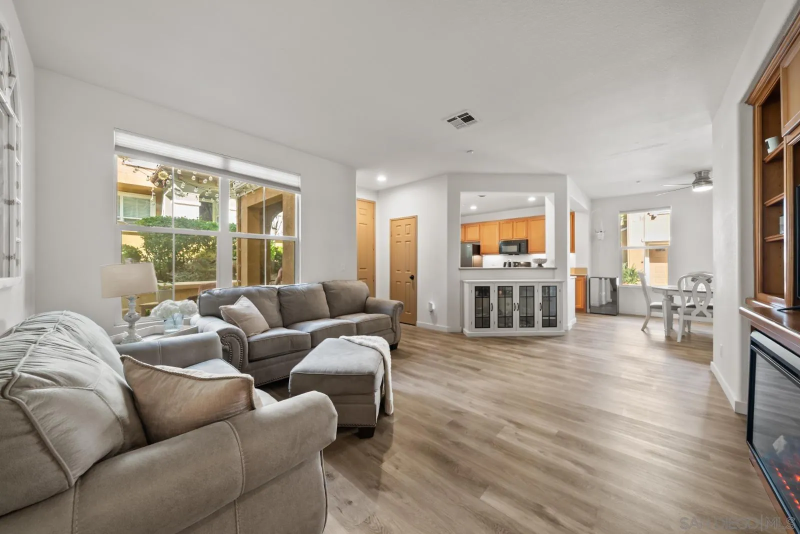 Photo #2: 260013574 Listing: Photo #2