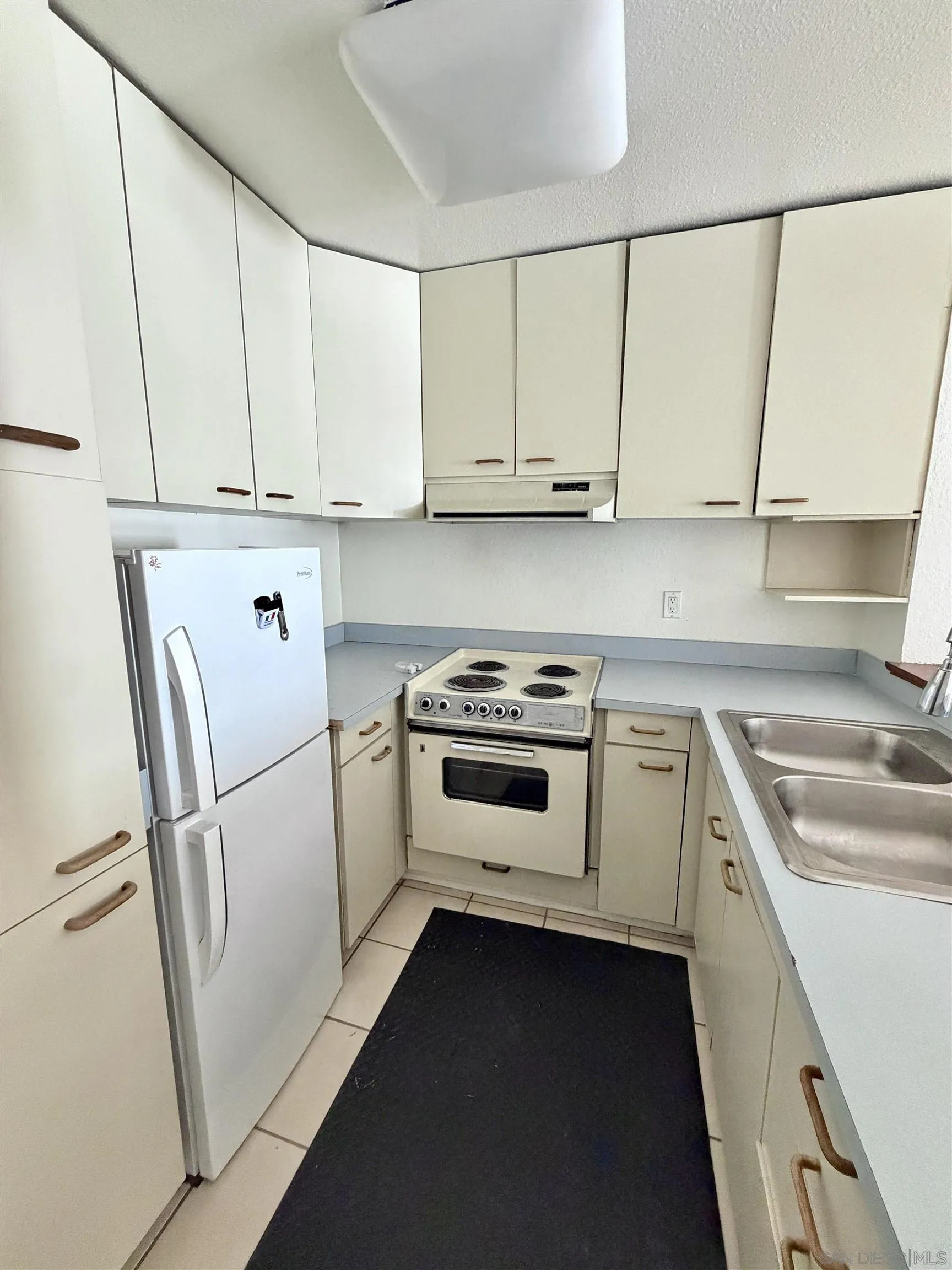 Photo #6: 260013575 Listing: Photo #6