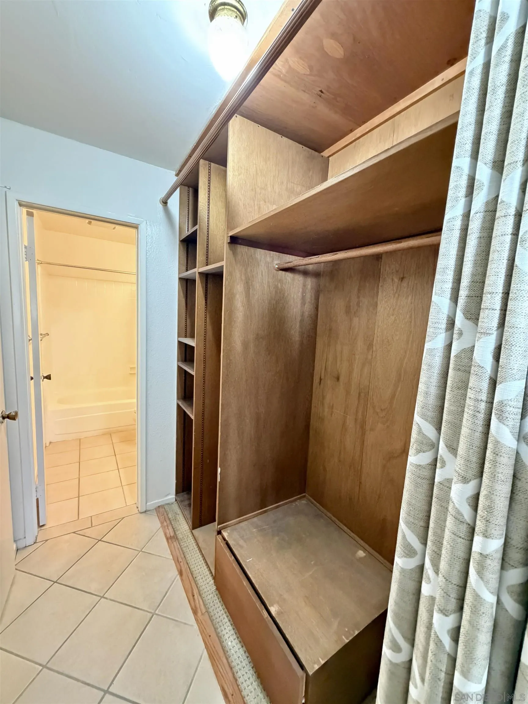 Photo #8: 260013575 Listing: Photo #8