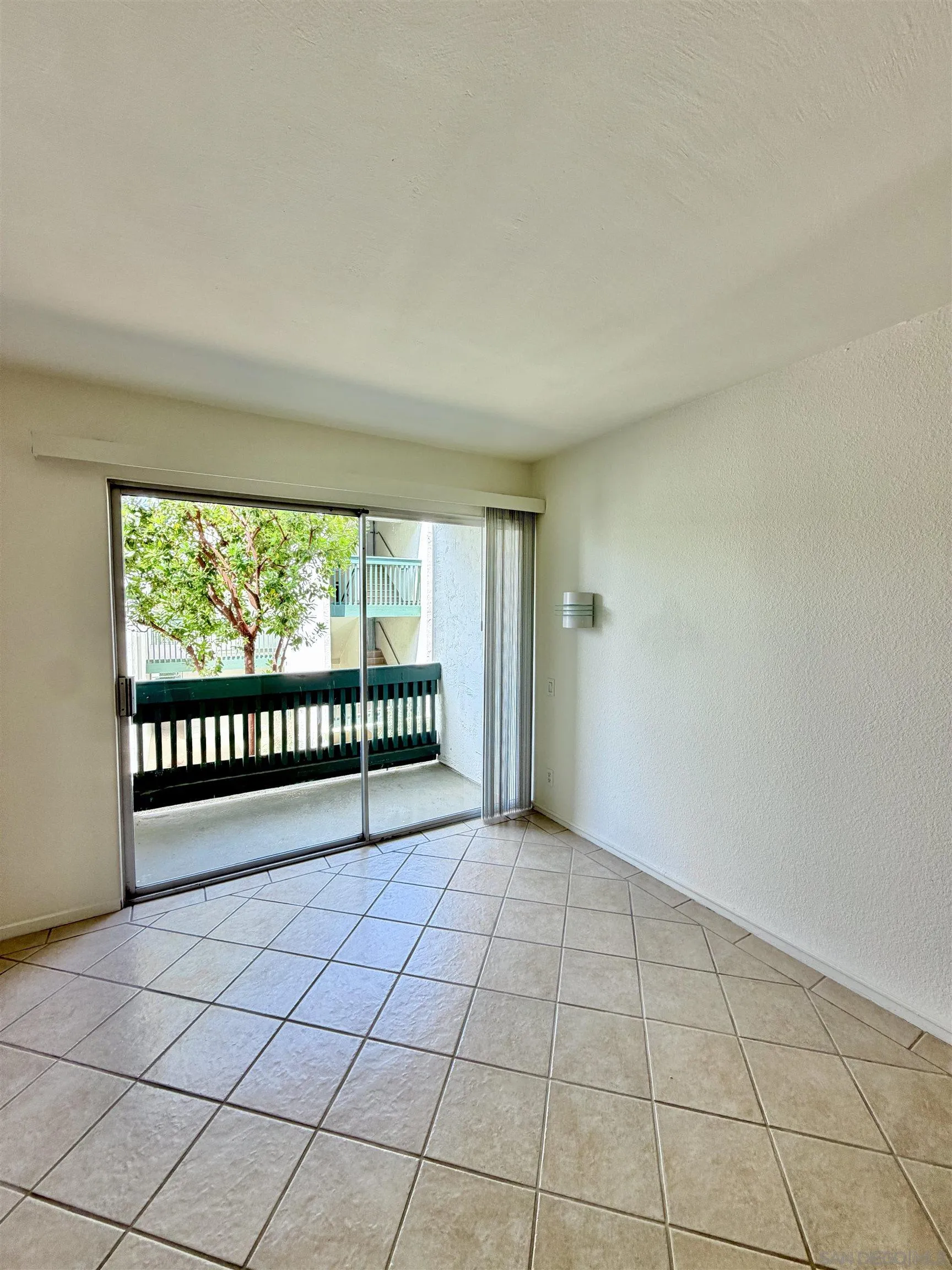Photo #4: 260013575 Listing: Photo #4