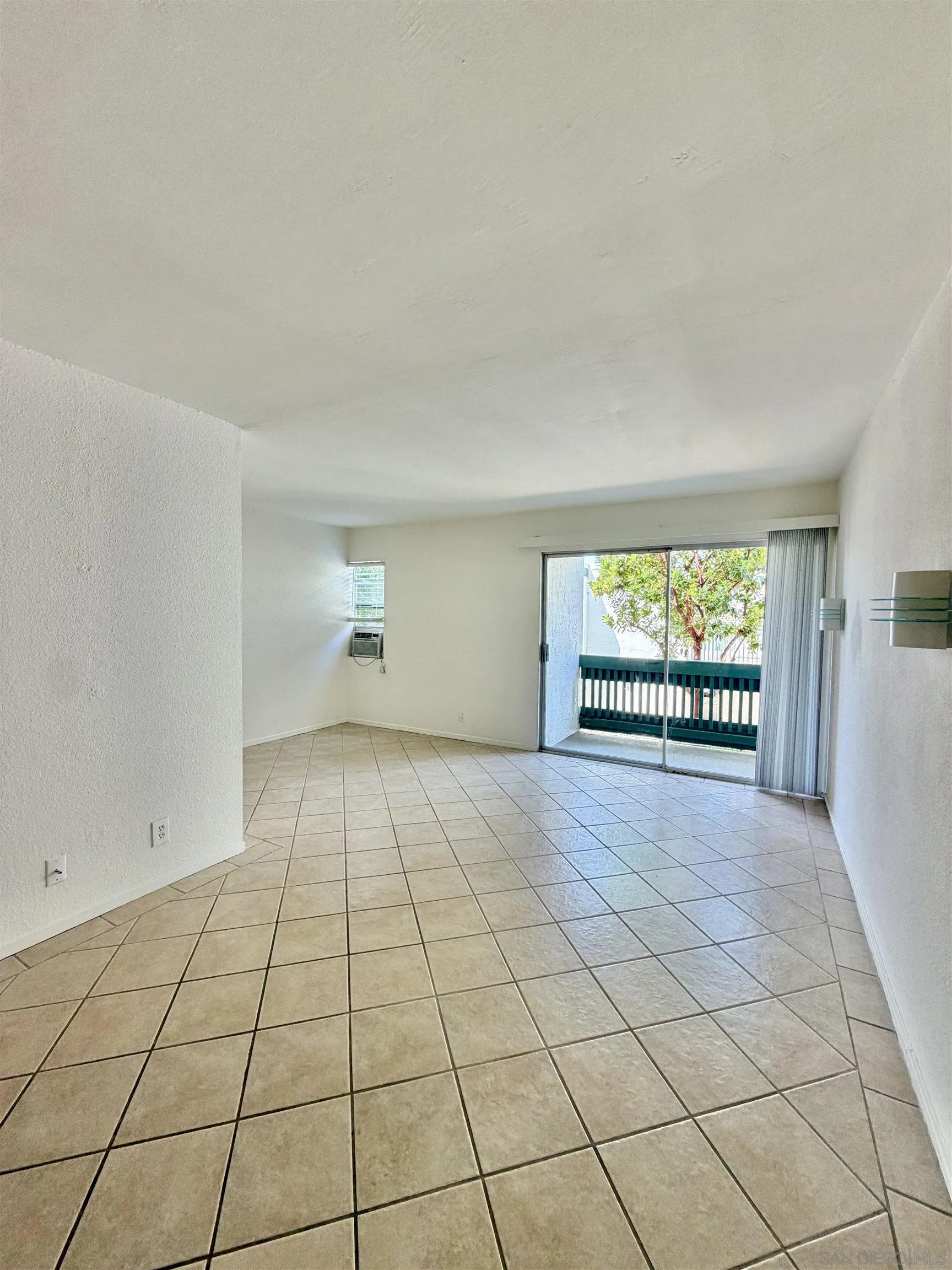 Photo #3: 260013575 Listing: Photo #3