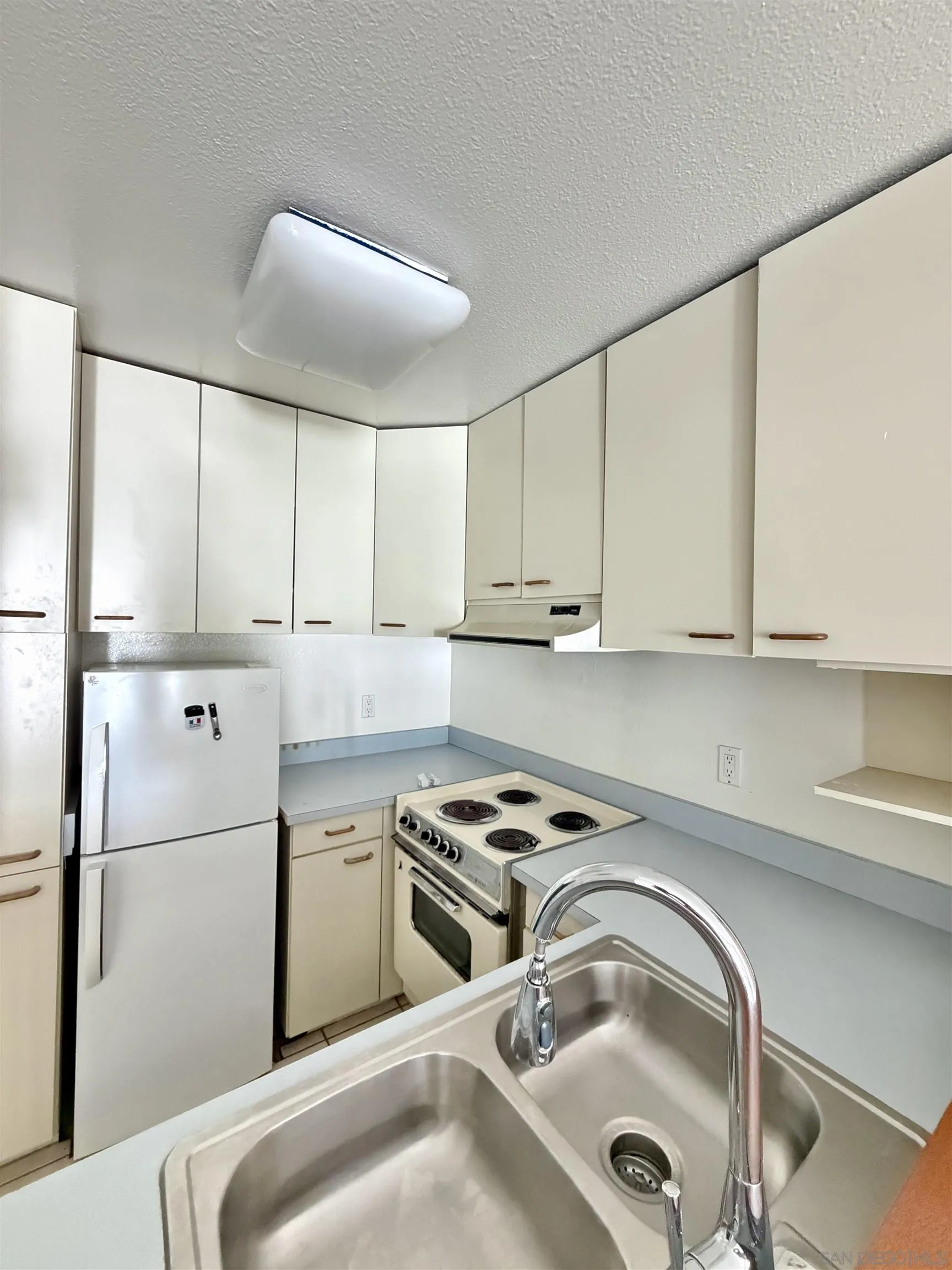 Photo #5: 260013575 Listing: Photo #5