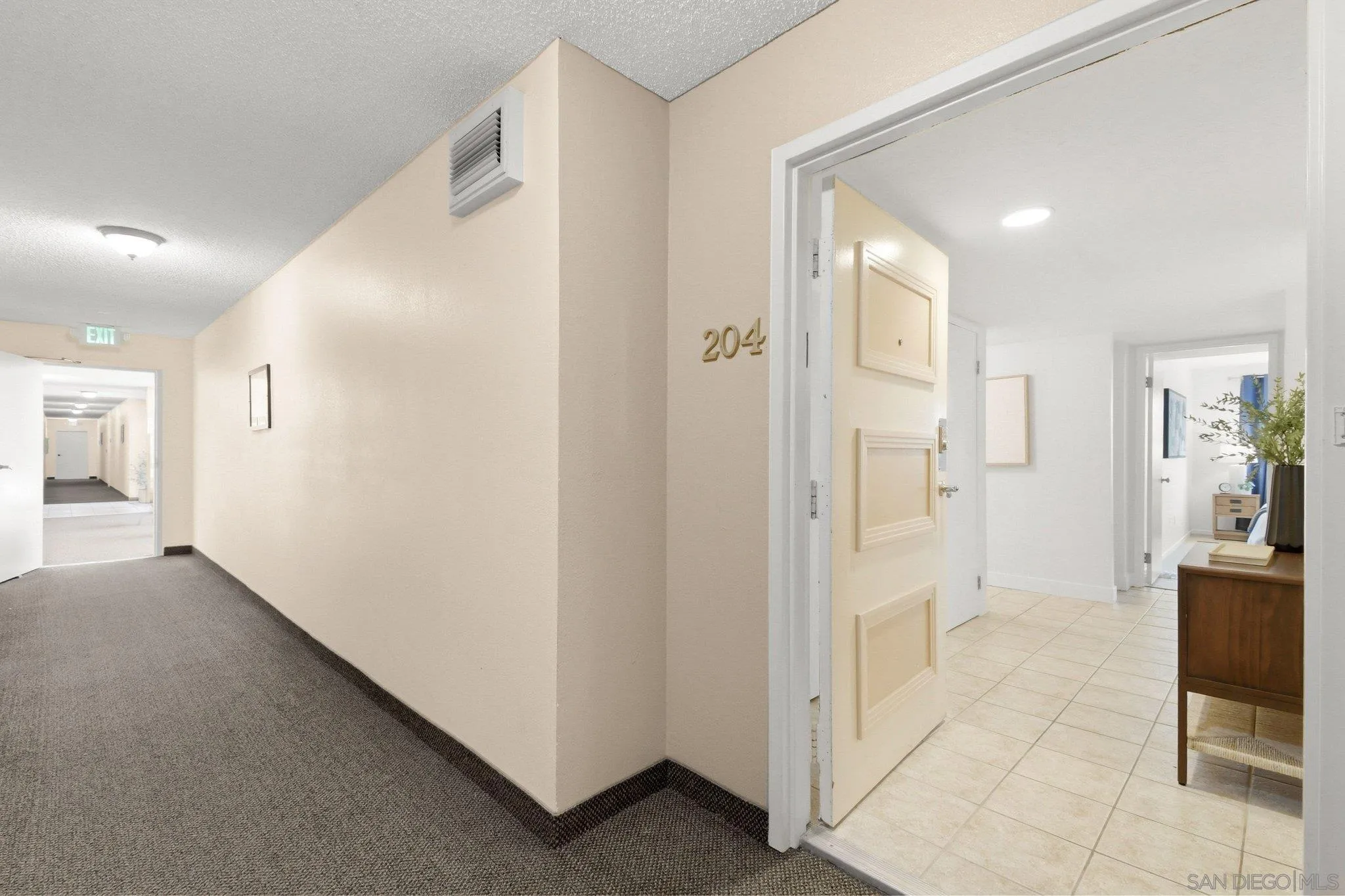 https://cdn.realtyfeed.com/cdn/127/260013576/d4b32210e1d388bb28b825e35940c6db.webp