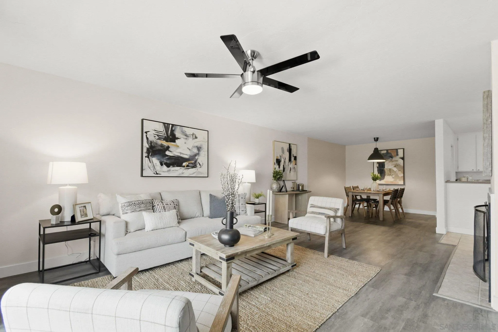 https://cdn.realtyfeed.com/cdn/127/260013576/e21b4d13791a9171f2ff6e758f11b8a8.webp