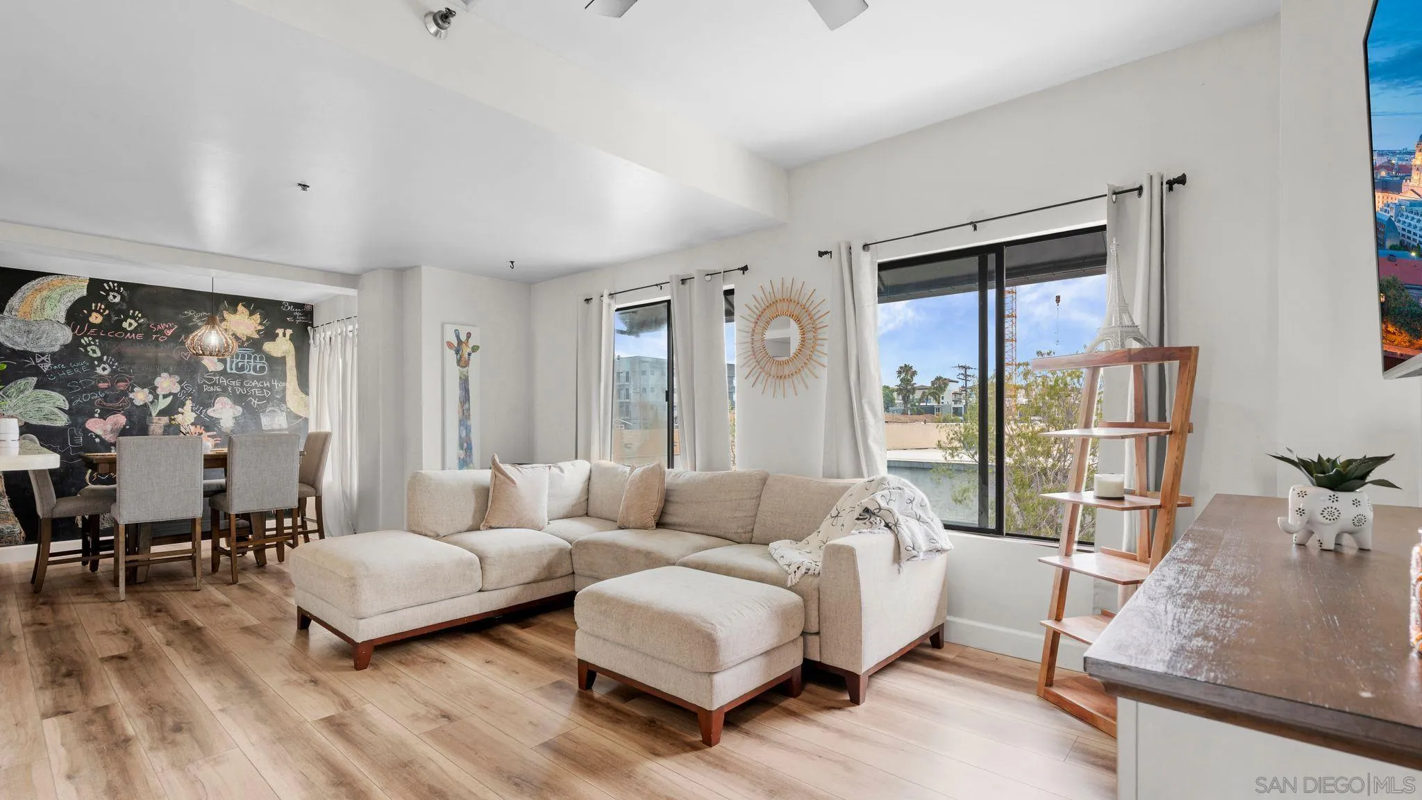Photo #1: 260013584 Listing: Photo #1
