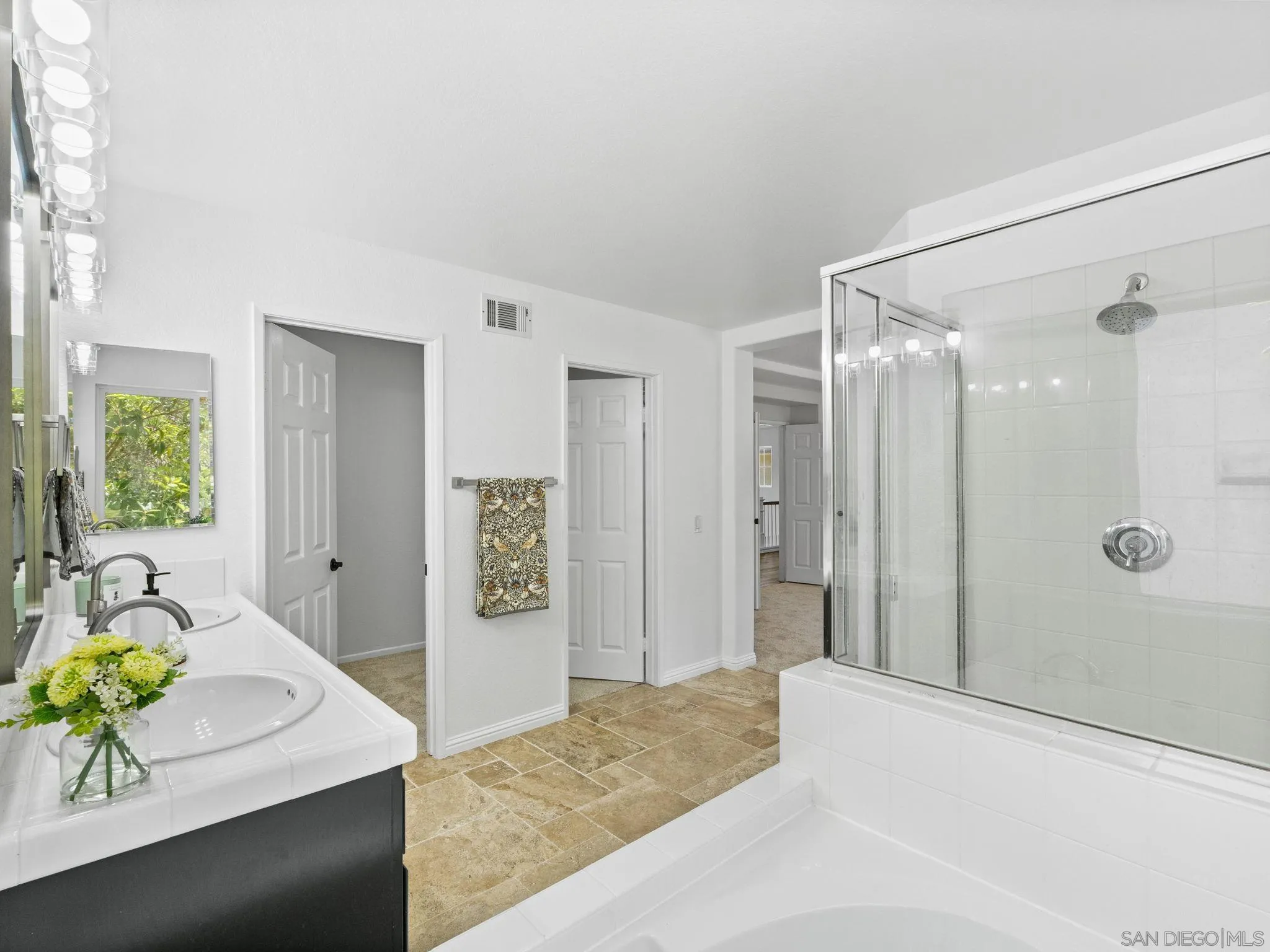 https://cdn.realtyfeed.com/cdn/127/260013585/9cc30a23b7aa27192e30a153af7f391d.webp