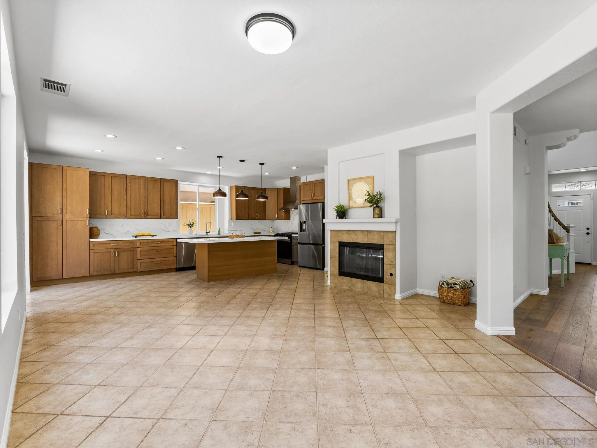 https://cdn.realtyfeed.com/cdn/127/260013585/a4e2bc3f843d79c3dc7788347934483d.webp