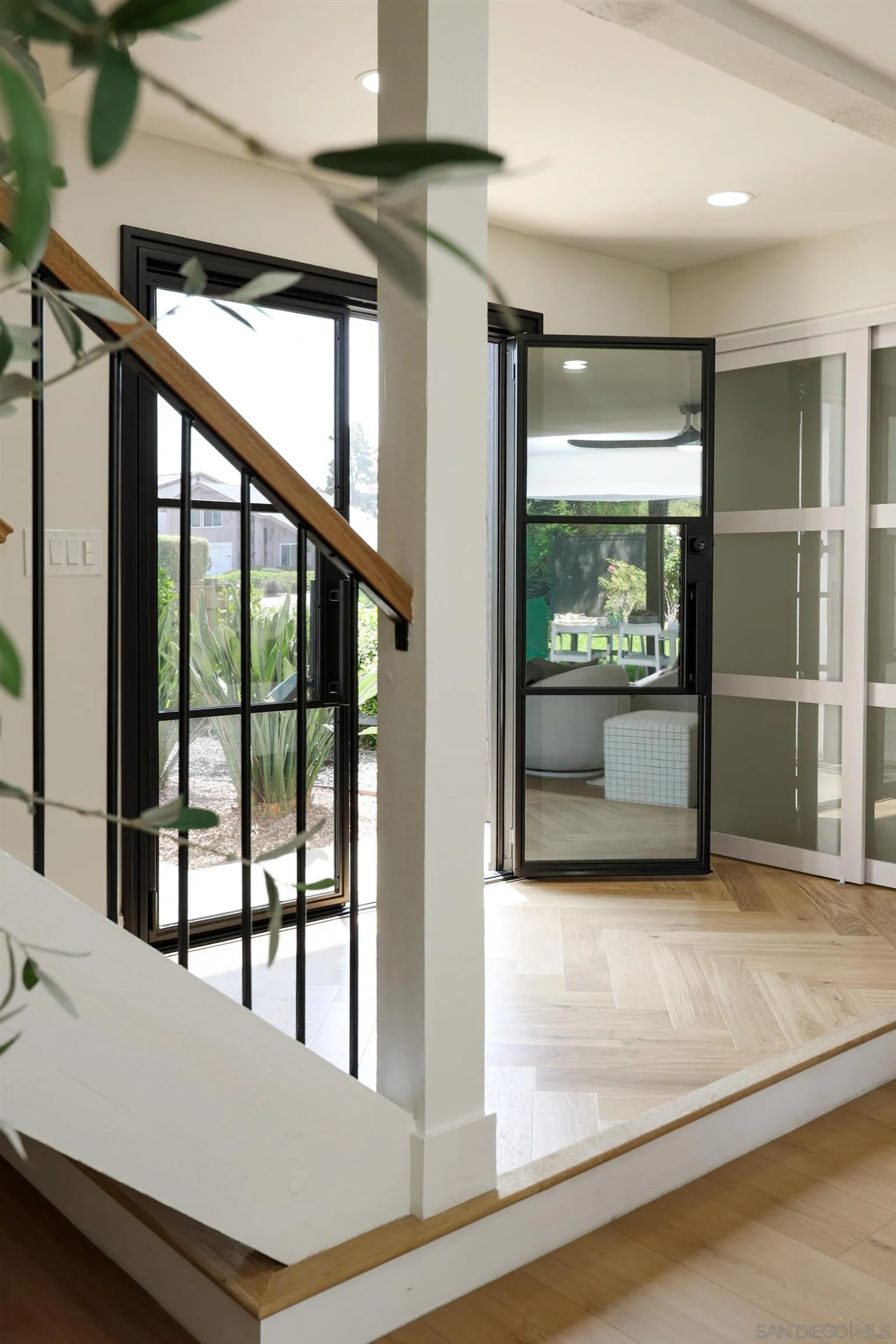 https://cdn.realtyfeed.com/cdn/127/260013586/3fdeaf99fcd49bf82e34209be67041e1.webp