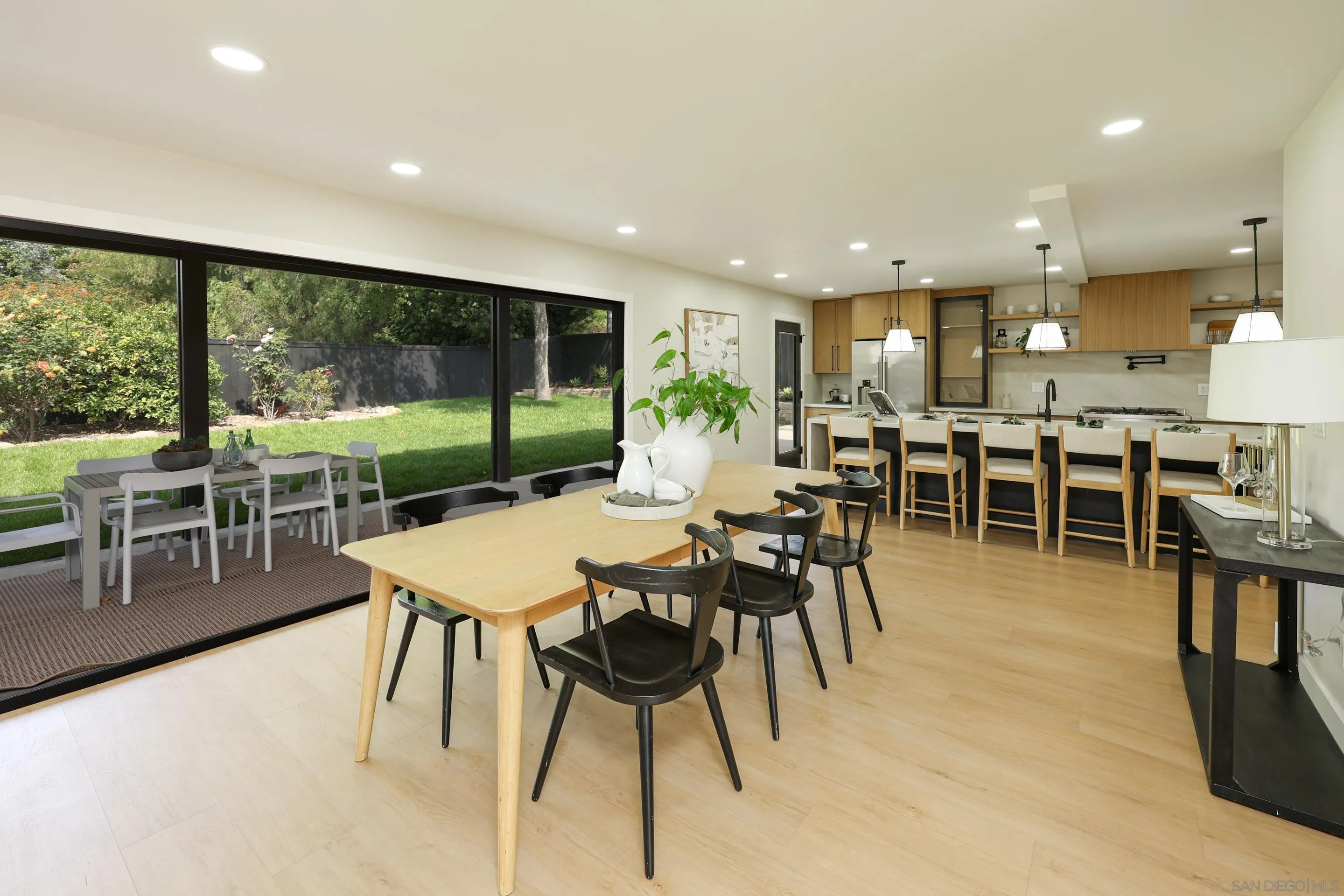 https://cdn.realtyfeed.com/cdn/127/260013586/a8eb02ddf60fc3793430d591bcb1af6d.webp