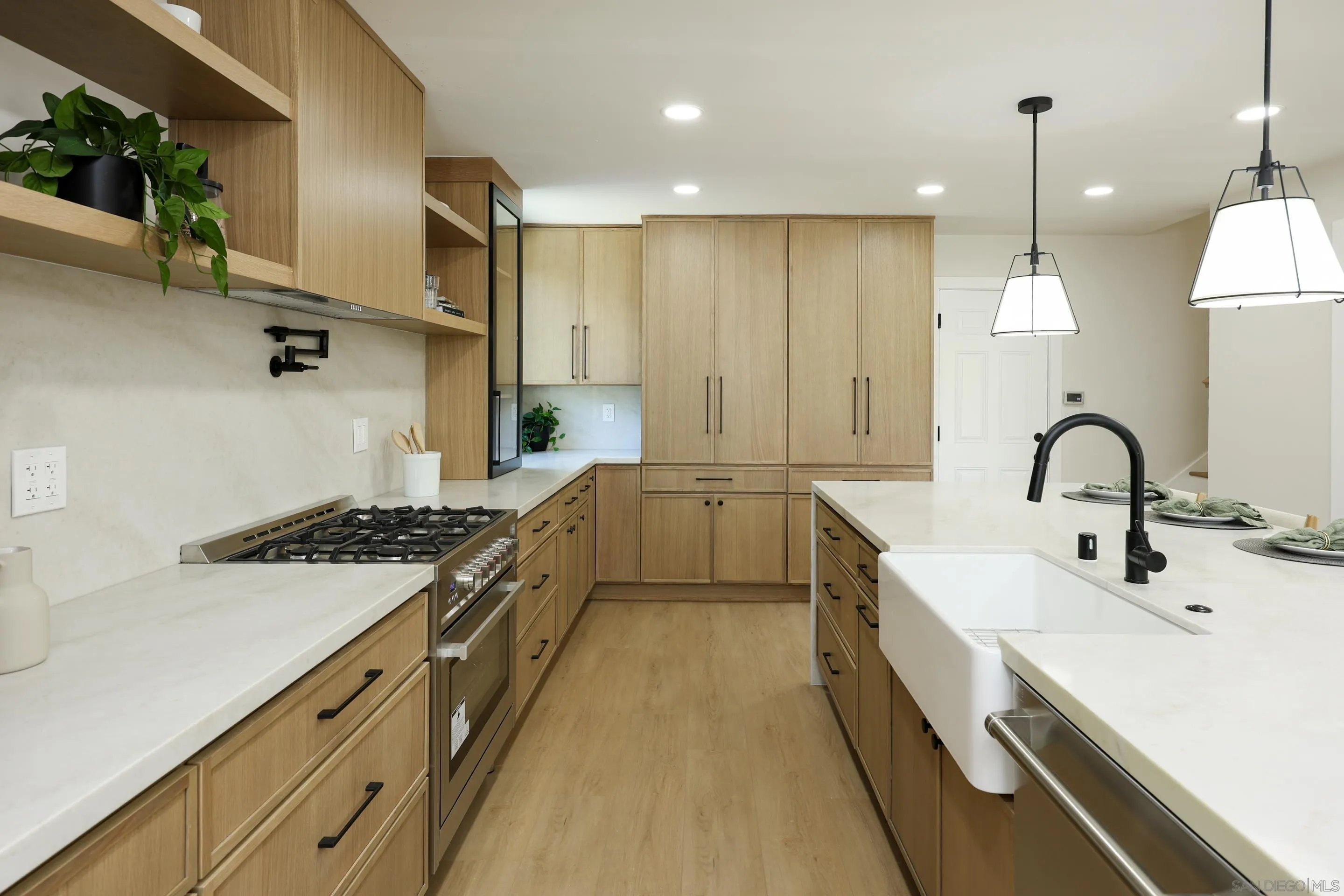 https://cdn.realtyfeed.com/cdn/127/260013586/cac479be5336c453051f905544d1fc75.webp
