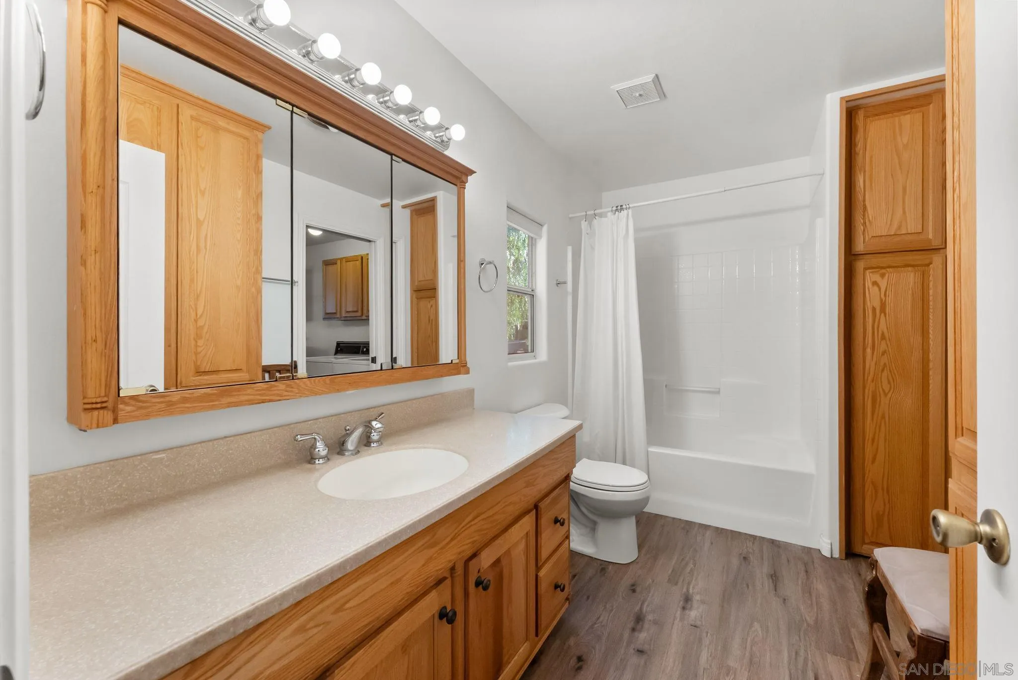 https://cdn.realtyfeed.com/cdn/127/260013587/104be2353623b283220a783f0c740f4c.webp