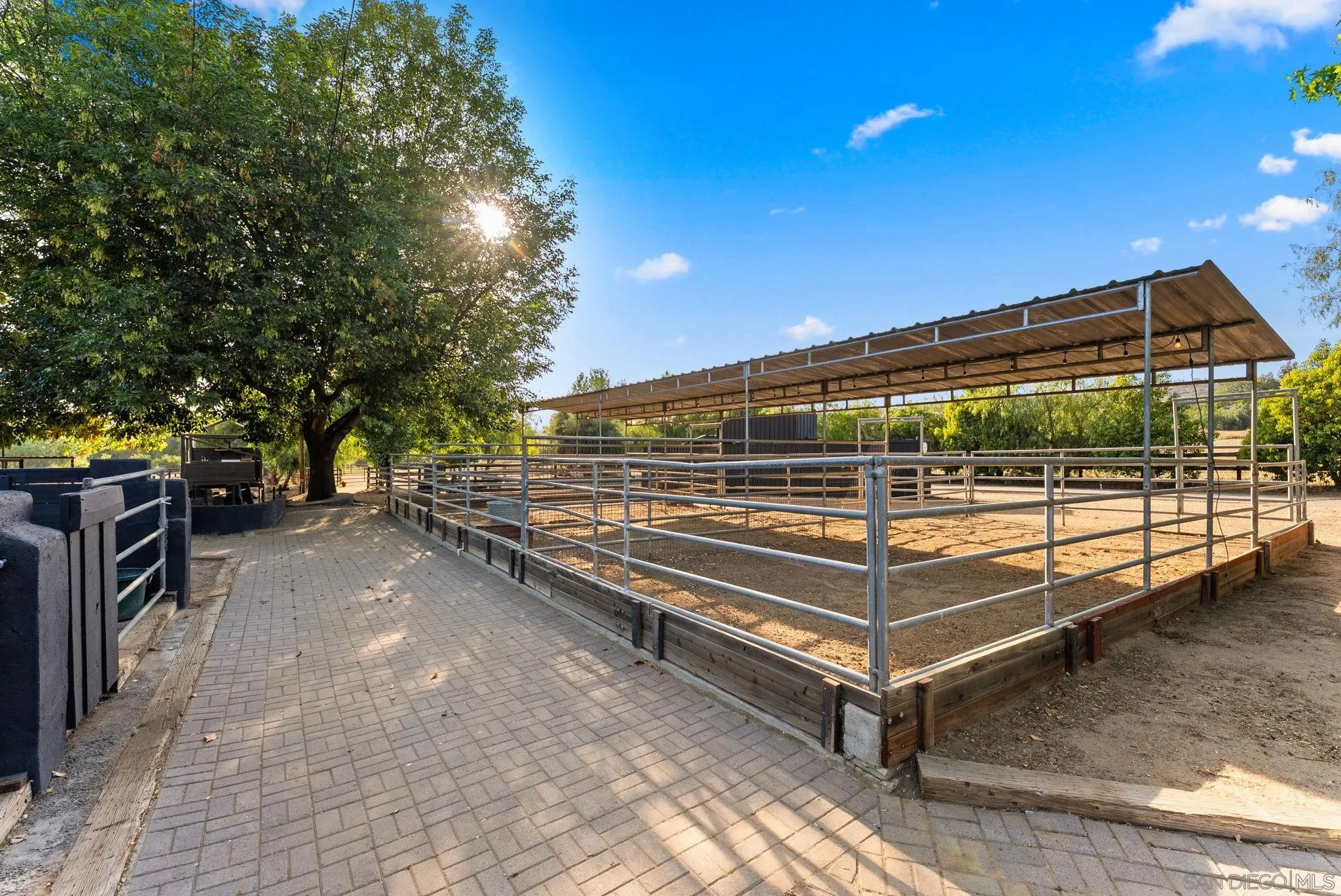 https://cdn.realtyfeed.com/cdn/127/260013587/4b5963741a0844e8543726aea80d7880.webp