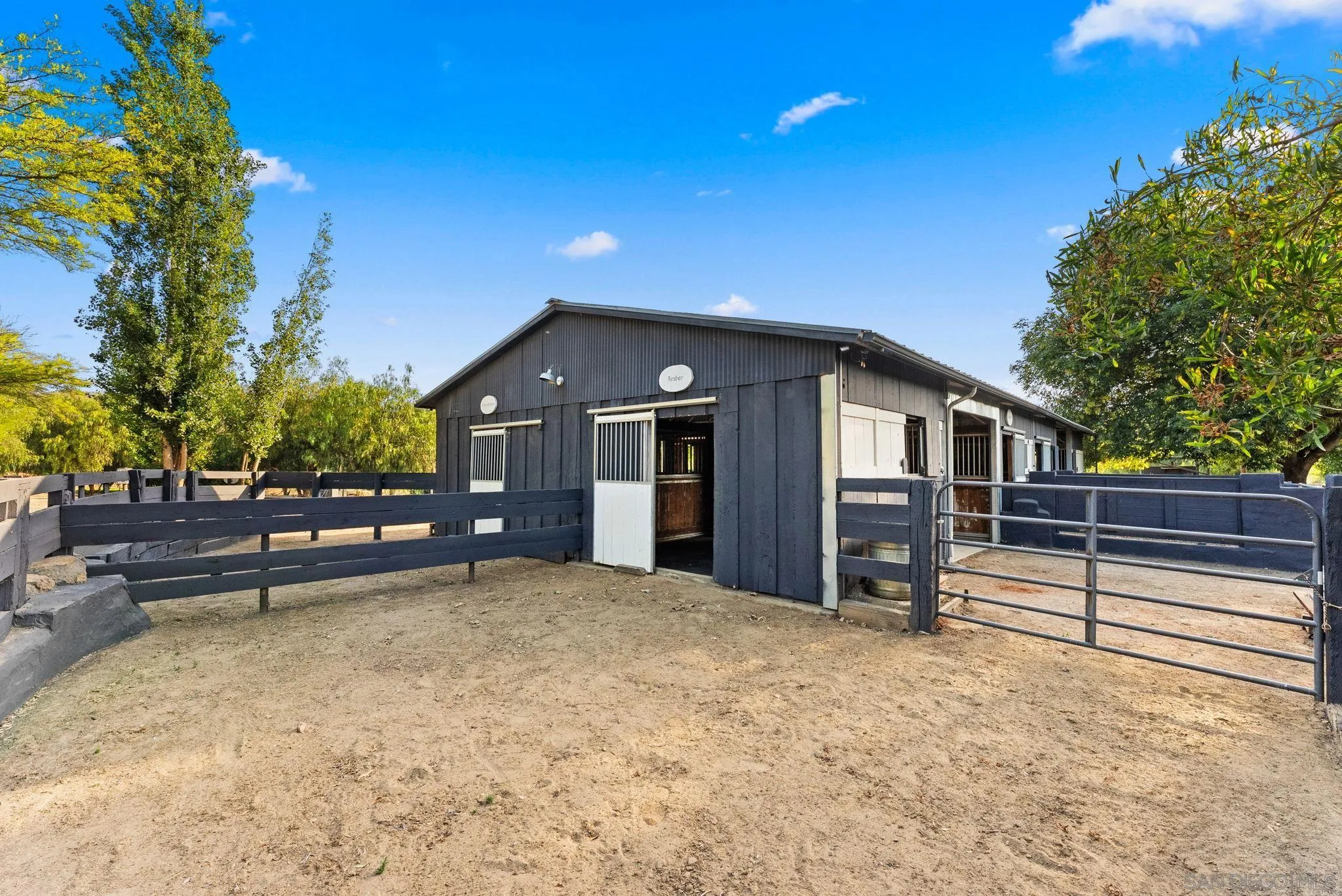 https://cdn.realtyfeed.com/cdn/127/260013587/896929490c3ad47dcbaede46b8921f89.webp