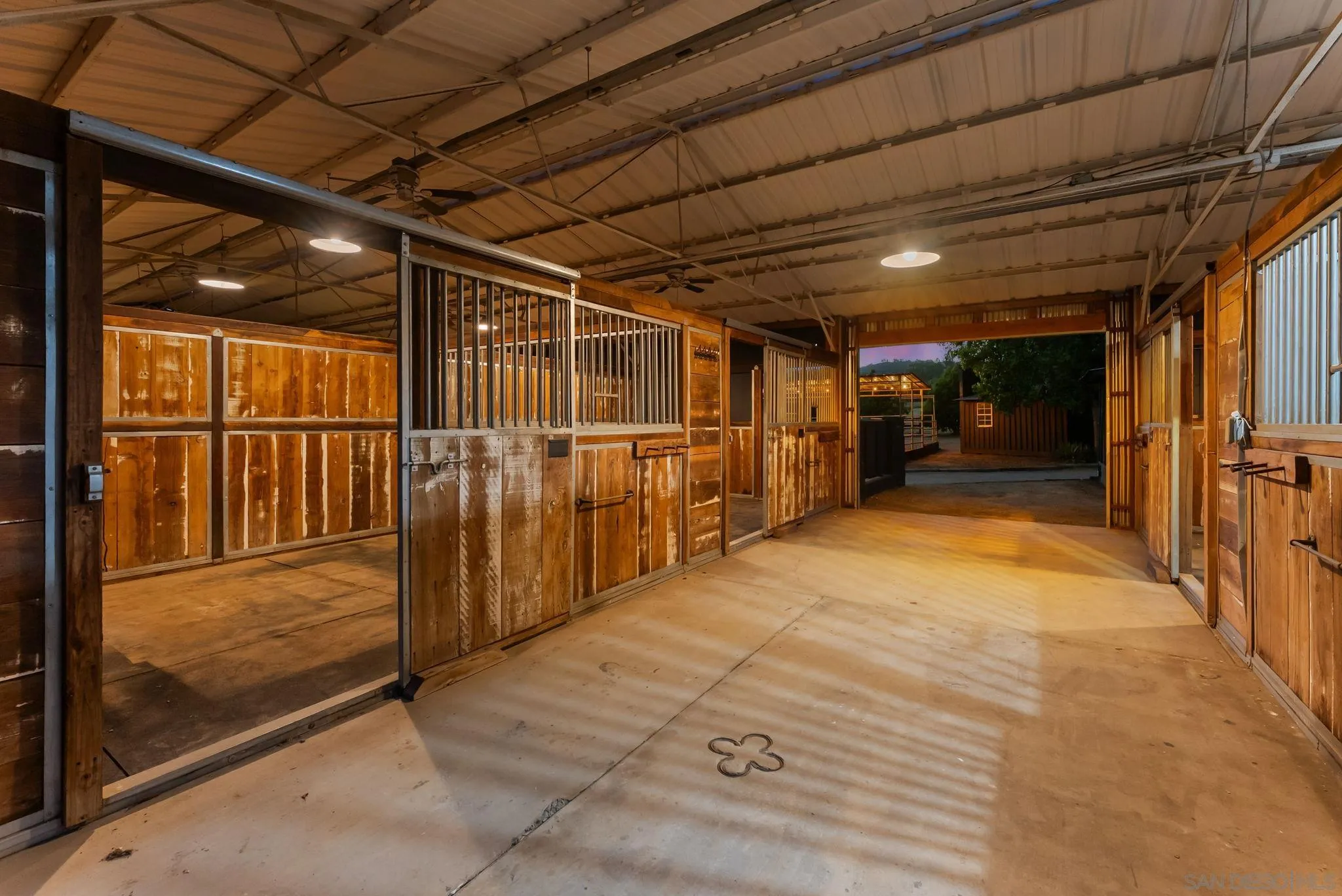 https://cdn.realtyfeed.com/cdn/127/260013587/d676383022bf91862a6d374f439540fb.webp