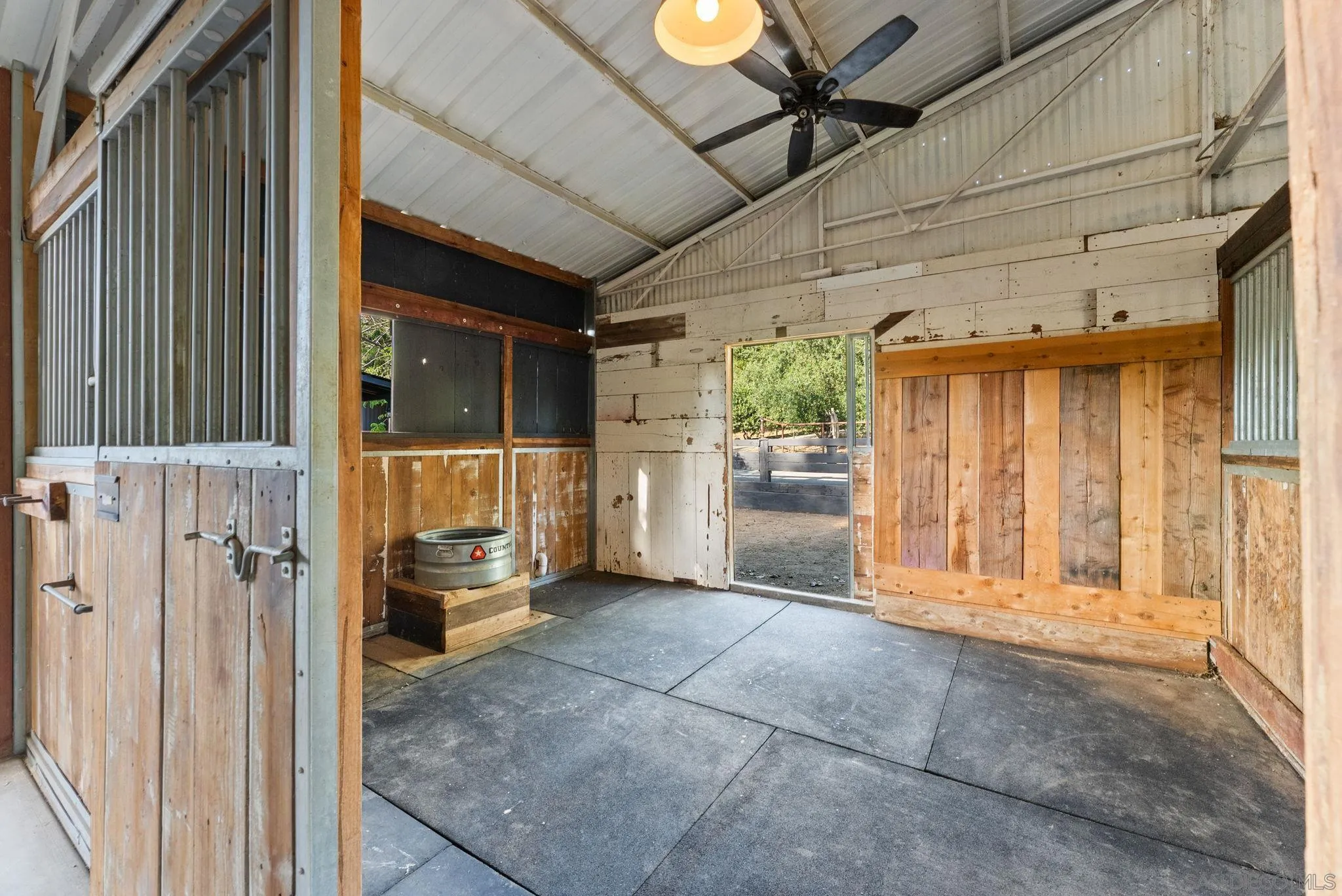 https://cdn.realtyfeed.com/cdn/127/260013587/e0725986b8c580afc2424e068bcb2573.webp
