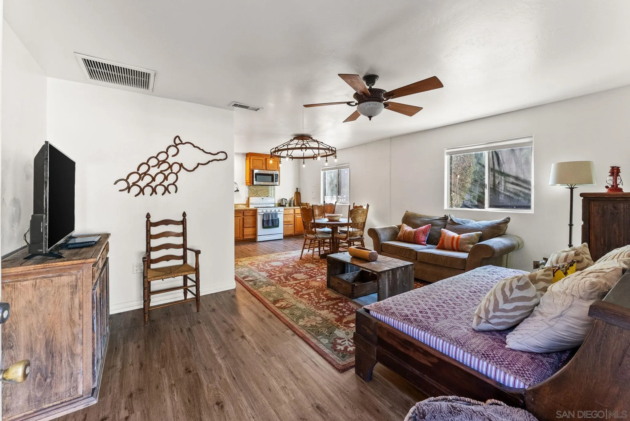 https://cdn.realtyfeed.com/cdn/127/260013587/f8c45fe06e853c145cd68cd4c2eee2f6.webp