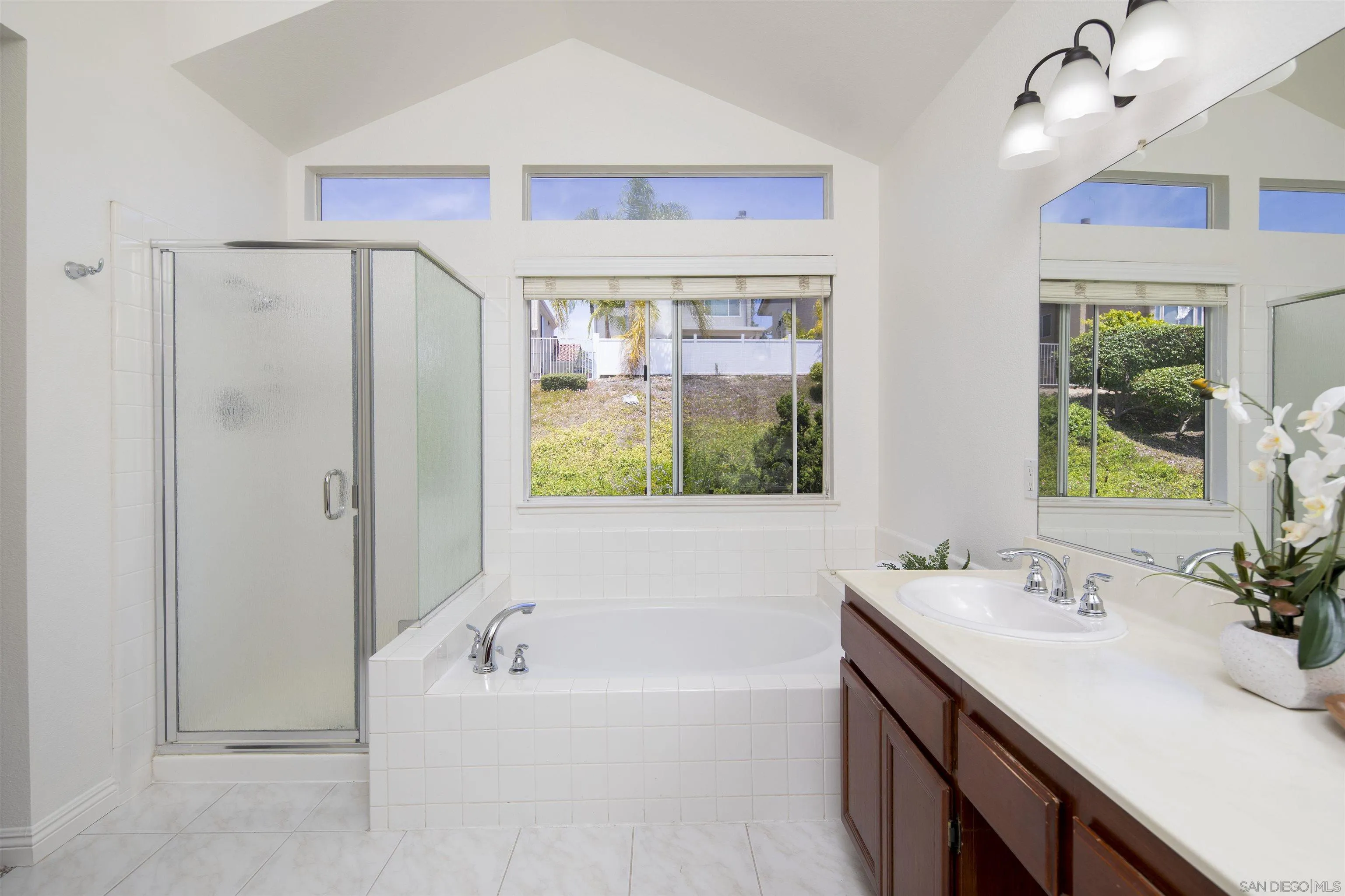 https://cdn.realtyfeed.com/cdn/127/260013590/380733bbb939dadd2c694efbf12e2144.webp