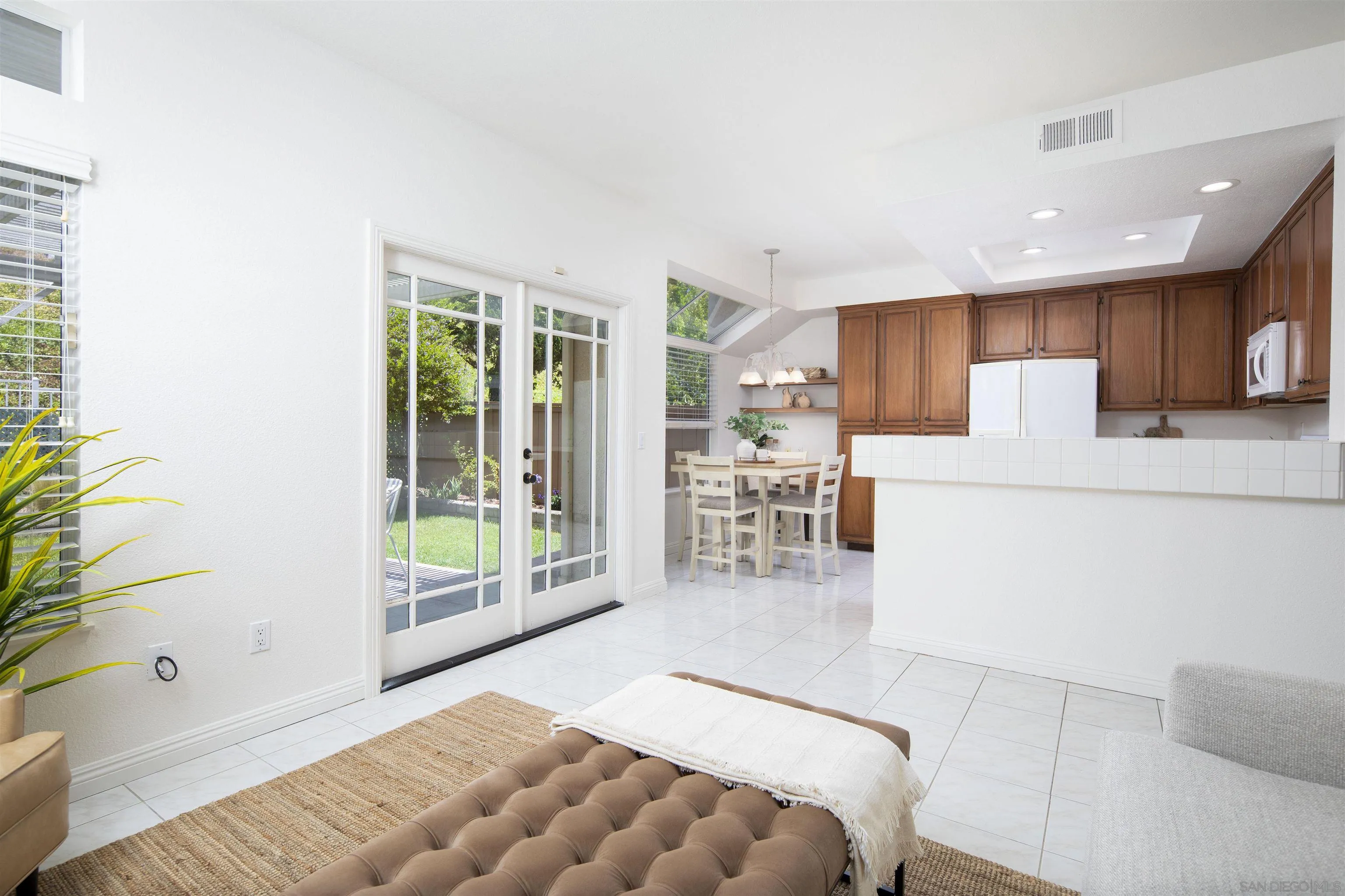 https://cdn.realtyfeed.com/cdn/127/260013590/3e4d30bd98c9b682fccd40d3be40a739.webp