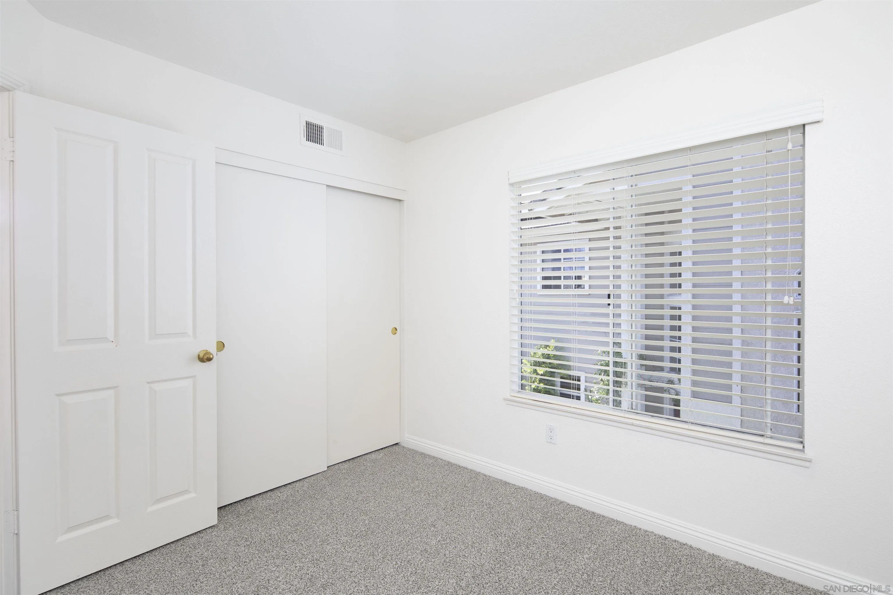 https://cdn.realtyfeed.com/cdn/127/260013590/79463dcba3d0ba863f15278f68e25d28.webp