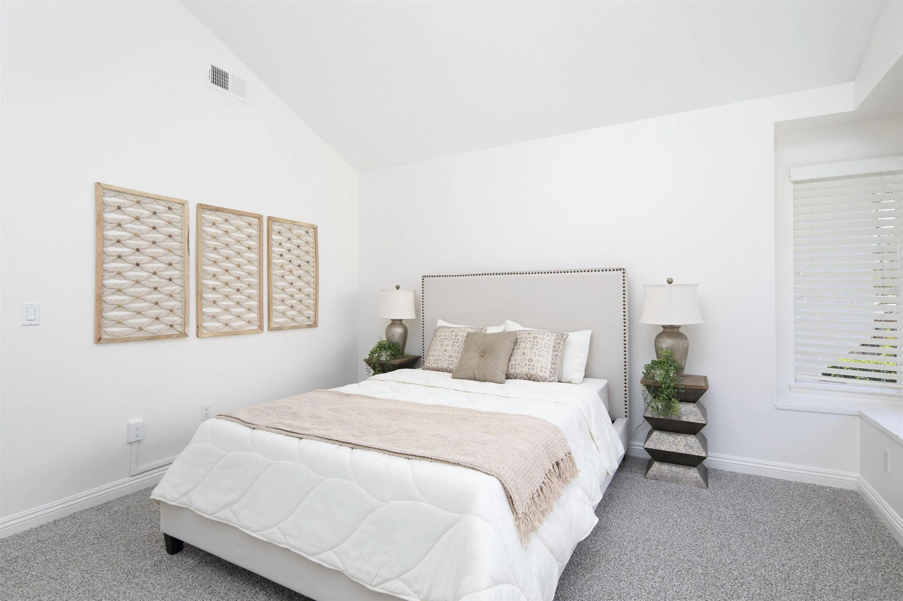 https://cdn.realtyfeed.com/cdn/127/260013590/7cfb5a5b24f9cce3d4d5db1f65d5e271.webp