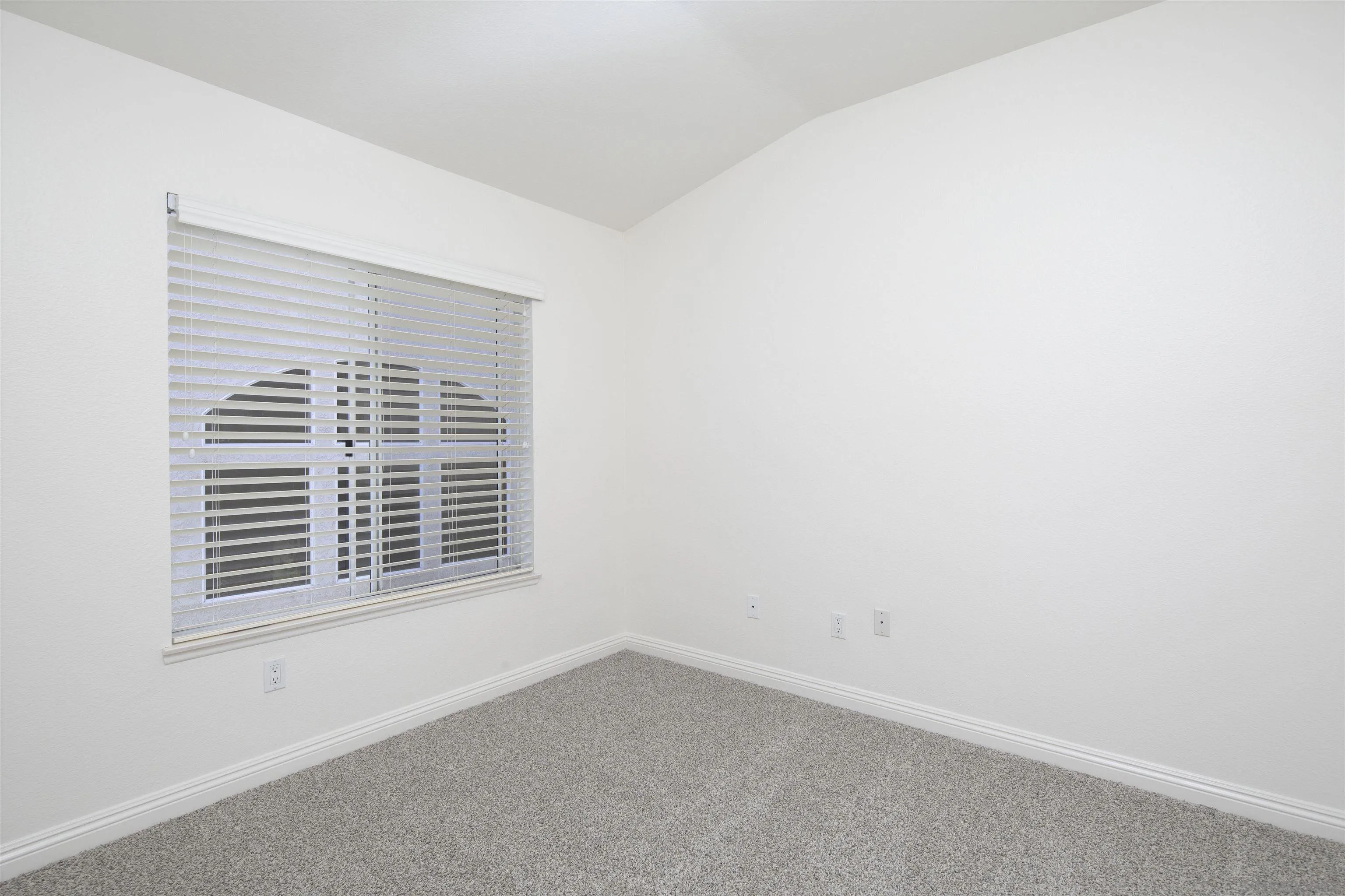 https://cdn.realtyfeed.com/cdn/127/260013590/7f9e69ceb8f7def4e87b4bd36cef819d.webp