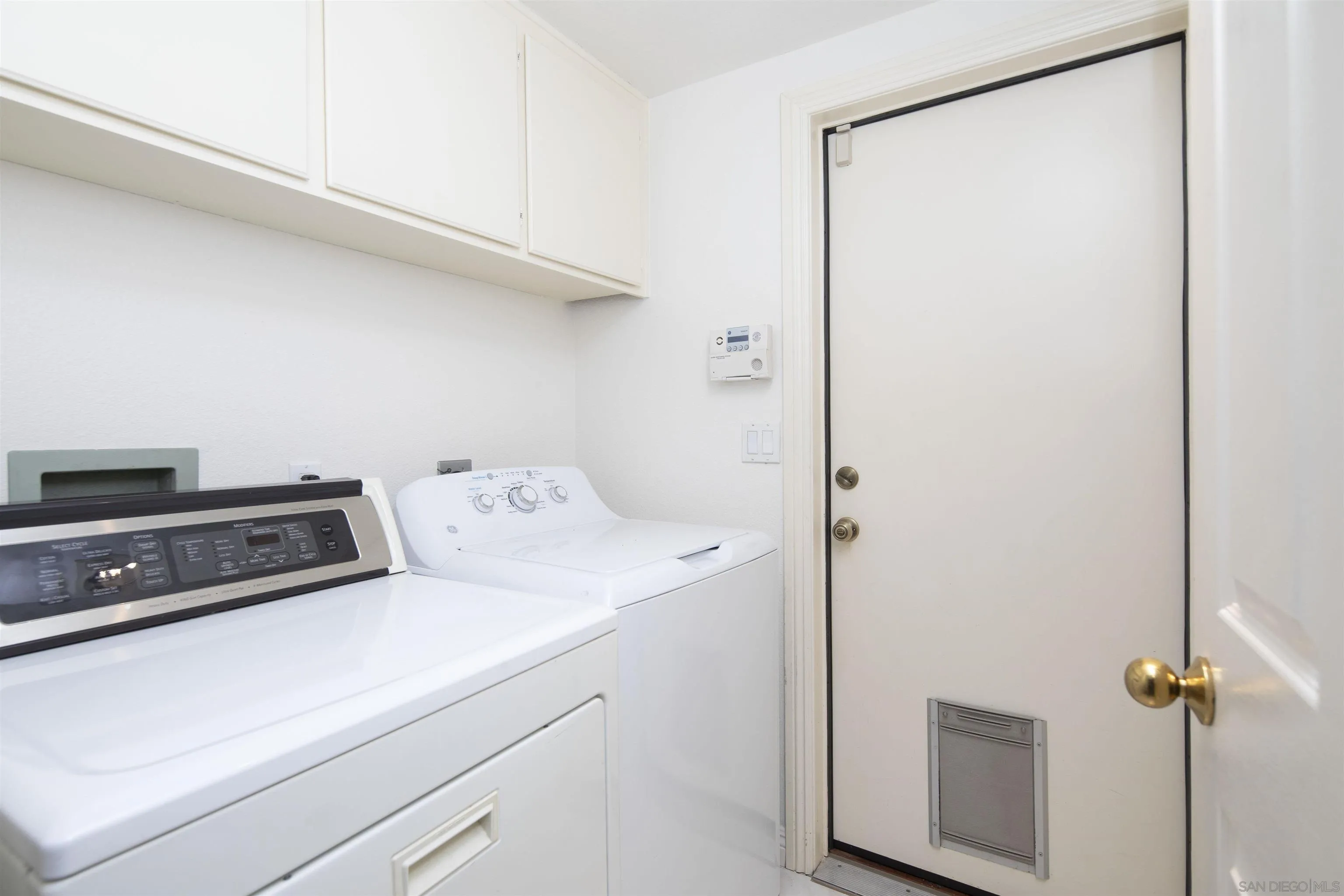https://cdn.realtyfeed.com/cdn/127/260013590/818a428e2a123b53b2c73595a923d925.webp