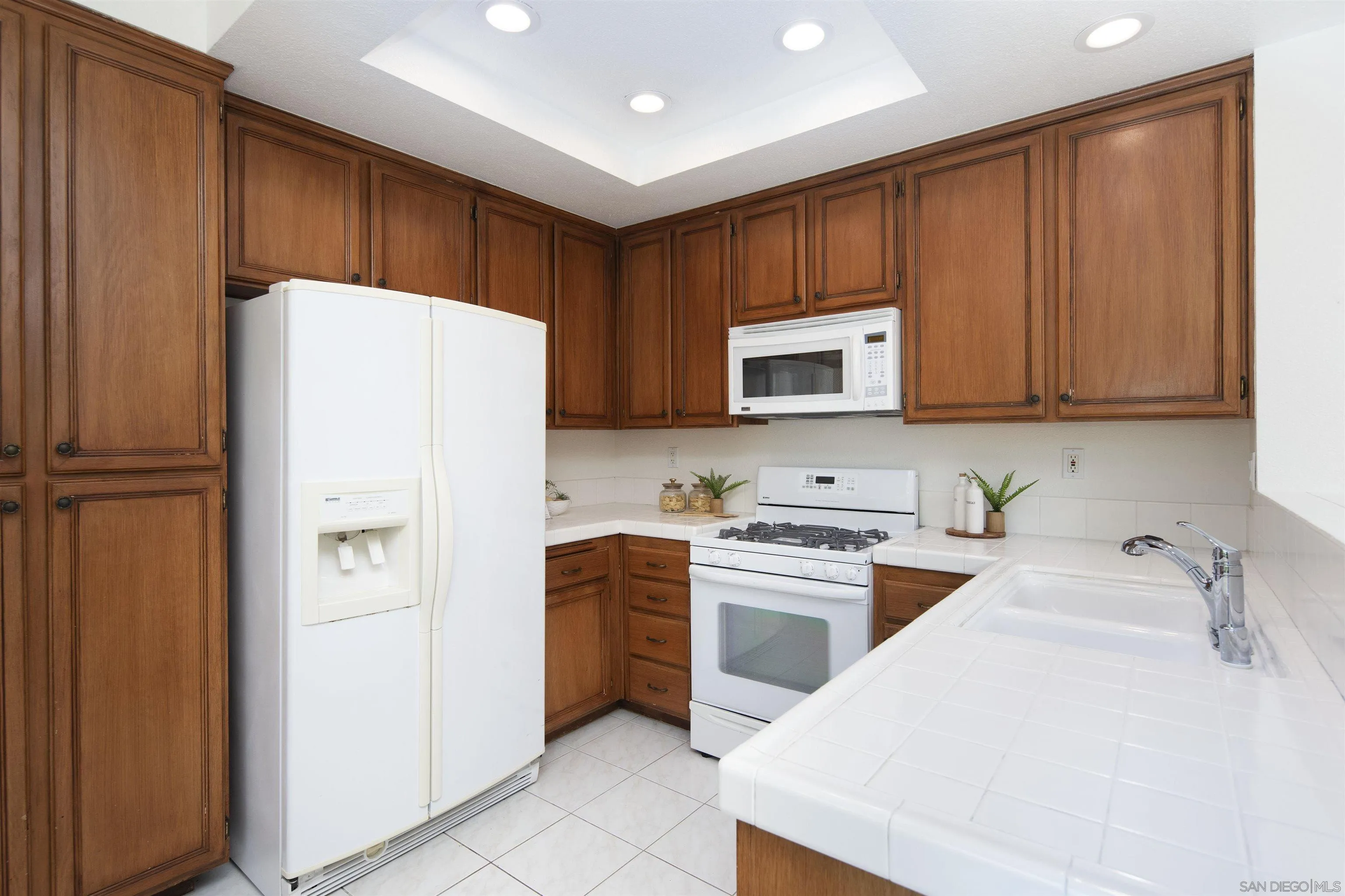 https://cdn.realtyfeed.com/cdn/127/260013590/8bf6fe1f65fffc558d7938a6d915875d.webp
