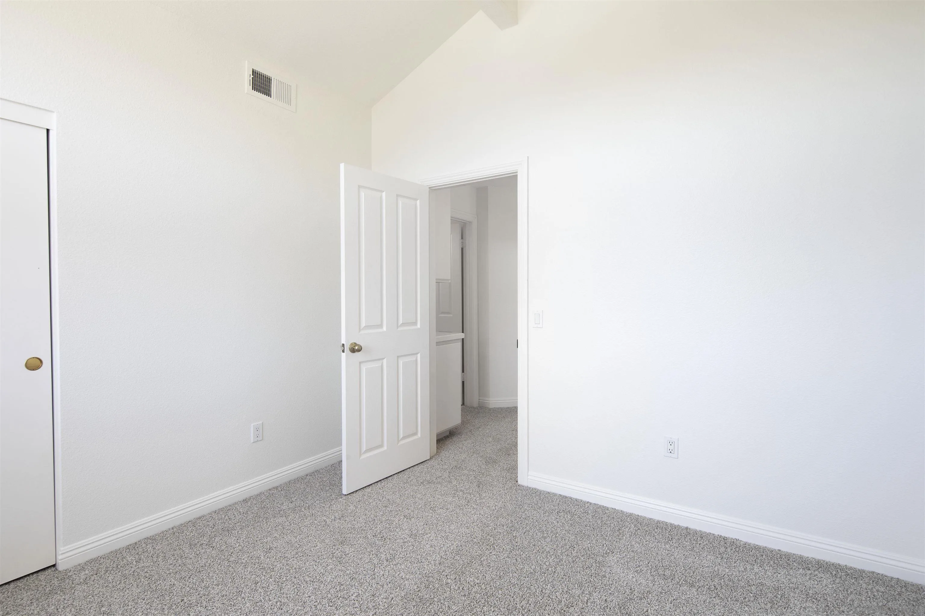 https://cdn.realtyfeed.com/cdn/127/260013590/ddf77eca6df926f90e94f41bcfd44d40.webp