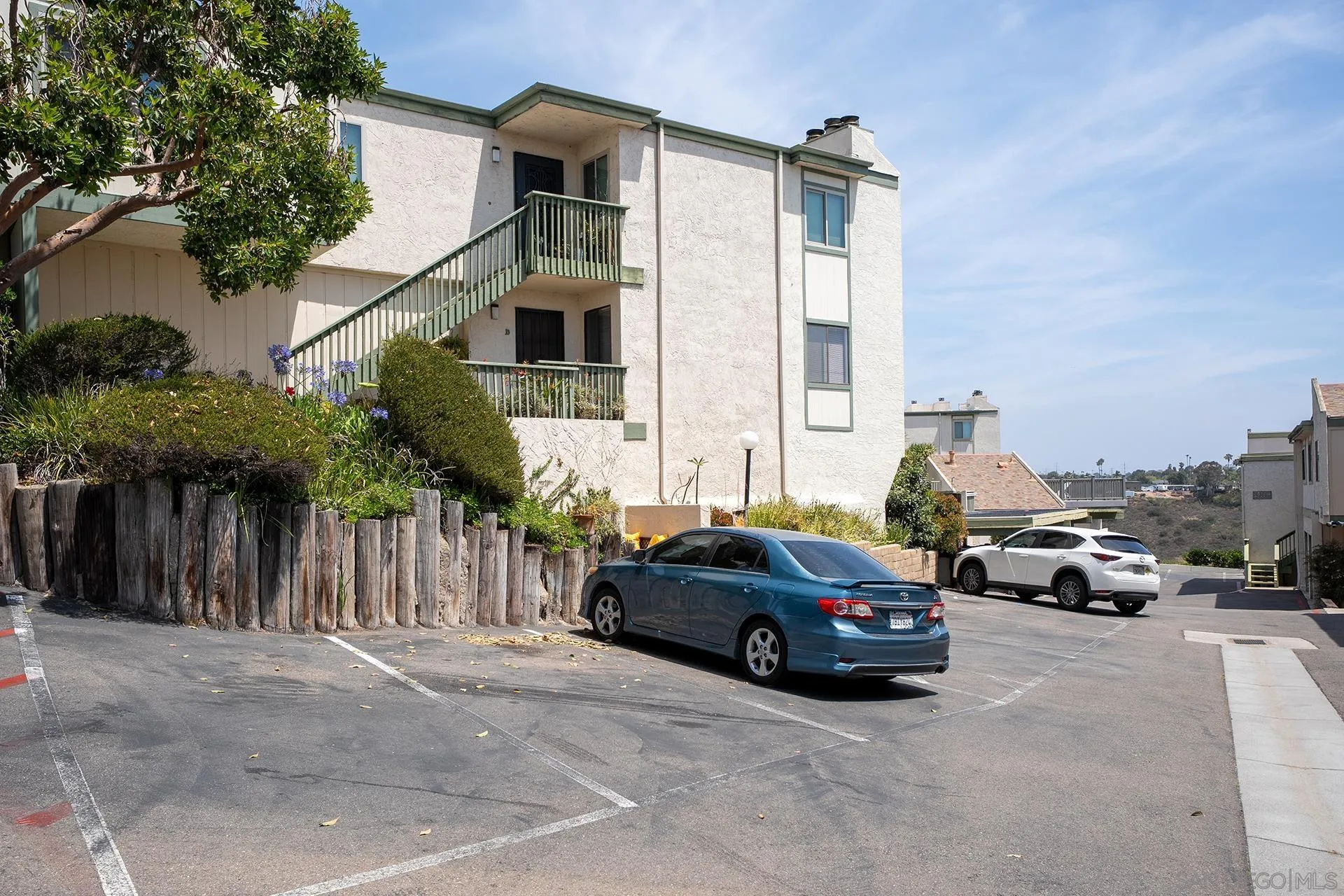 https://cdn.realtyfeed.com/cdn/127/260013591/2d7e367ef2f68c245461fdb431fa3164.webp