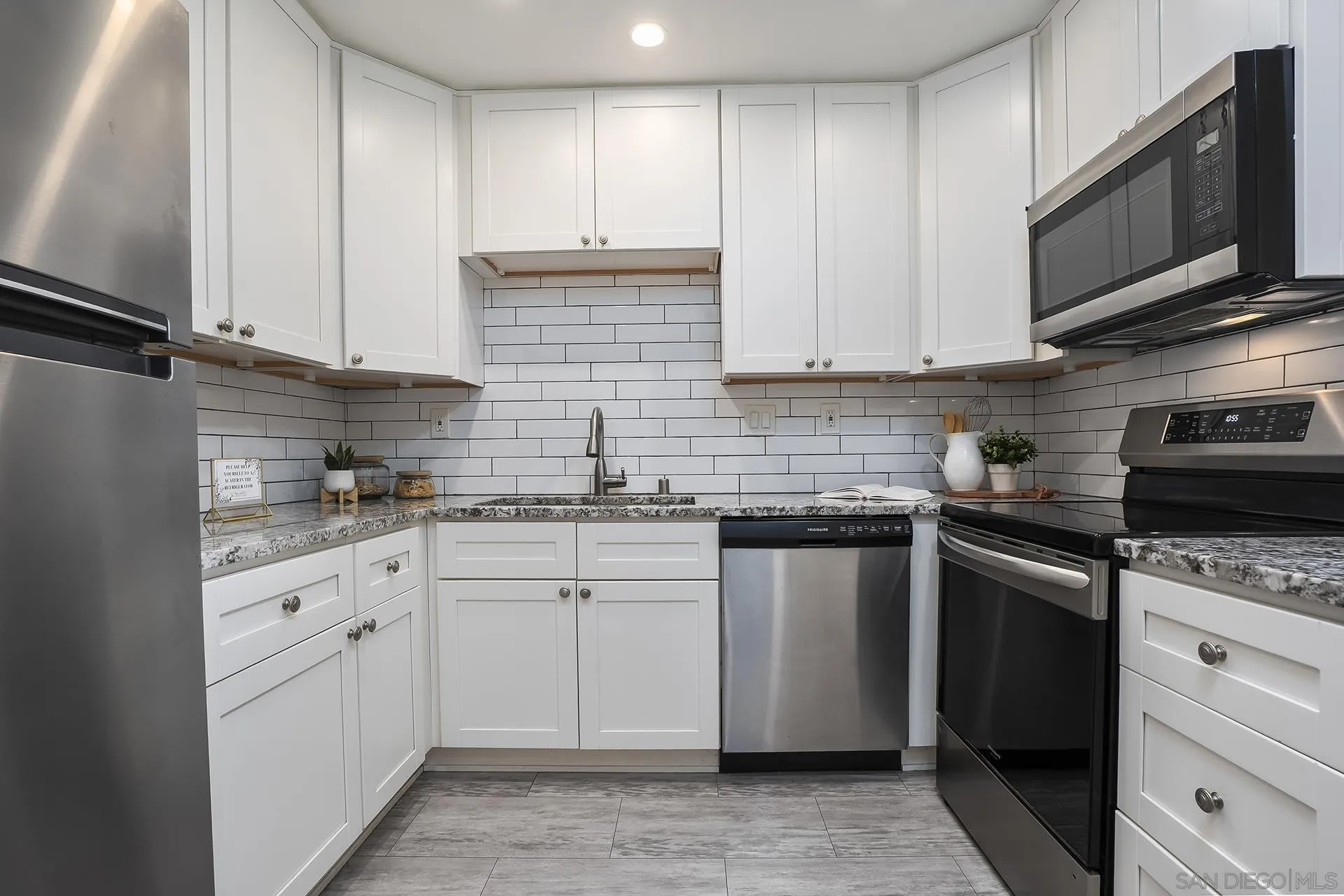 https://cdn.realtyfeed.com/cdn/127/260013591/6fc845dfeae696528988dcf26b92f5e5.webp