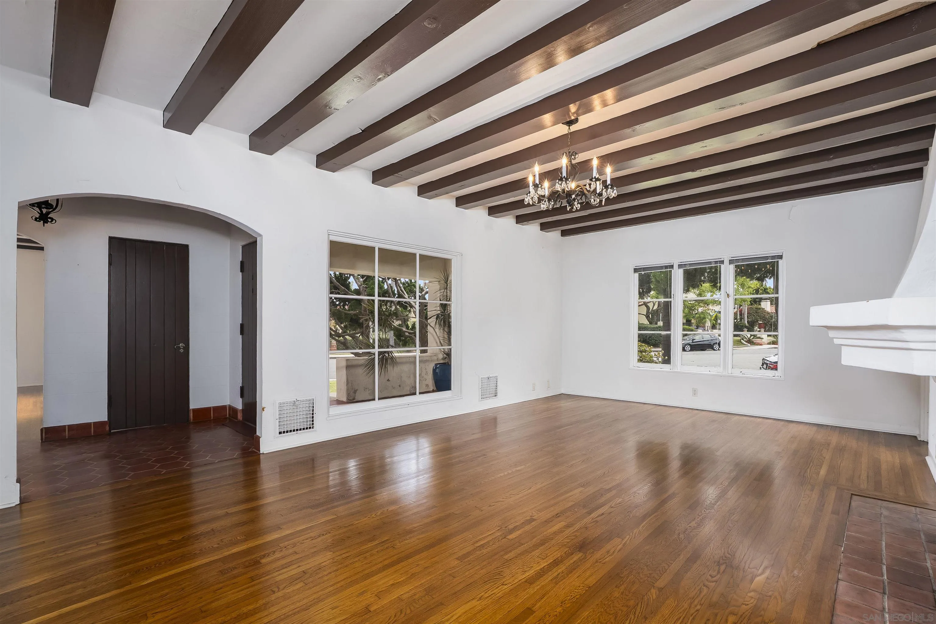 https://cdn.realtyfeed.com/cdn/127/260013594/12f7dee4a23058ce721890a0f0525dc4.webp