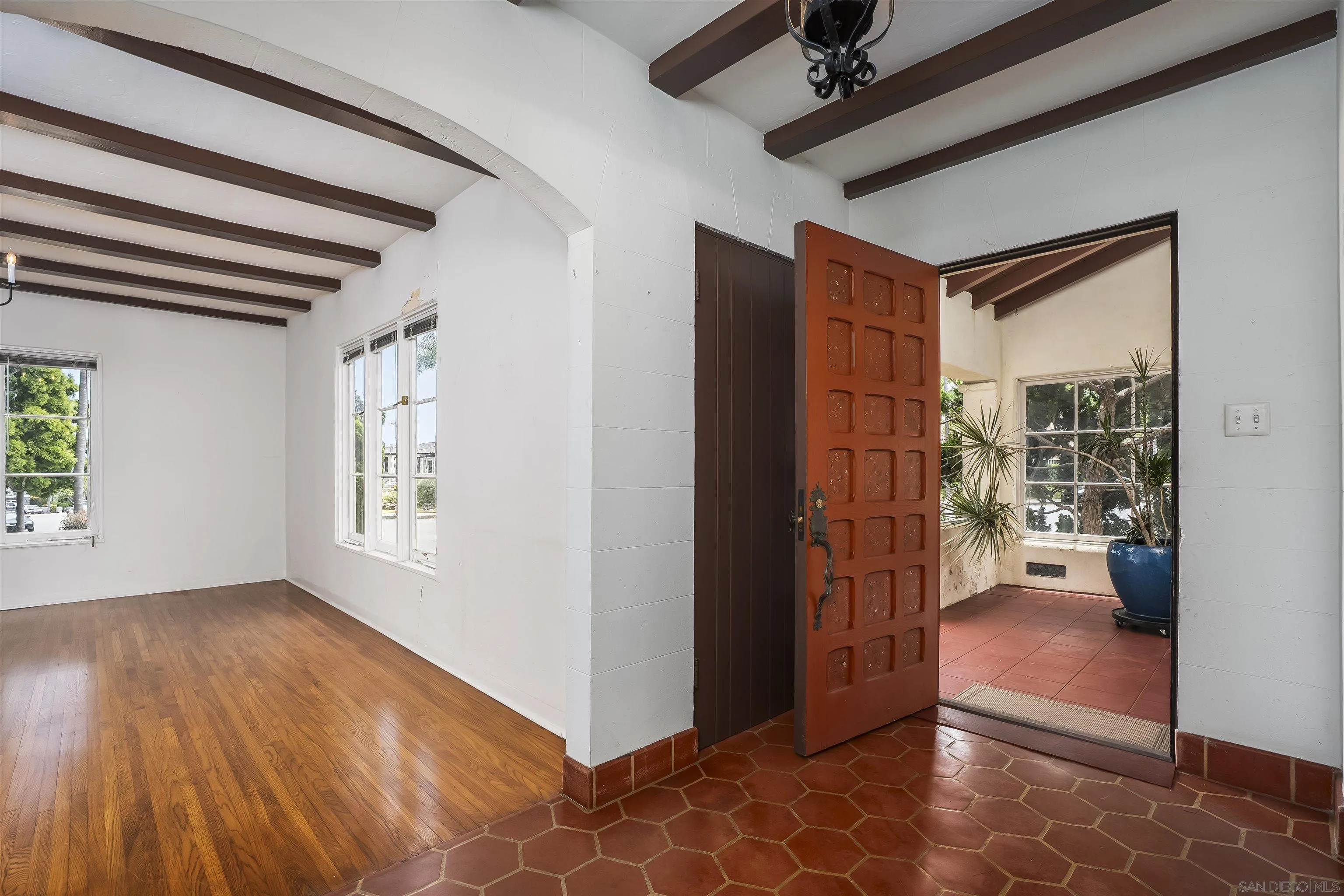 https://cdn.realtyfeed.com/cdn/127/260013594/2305de58d80483f0fe4465167cd7b6a9.webp