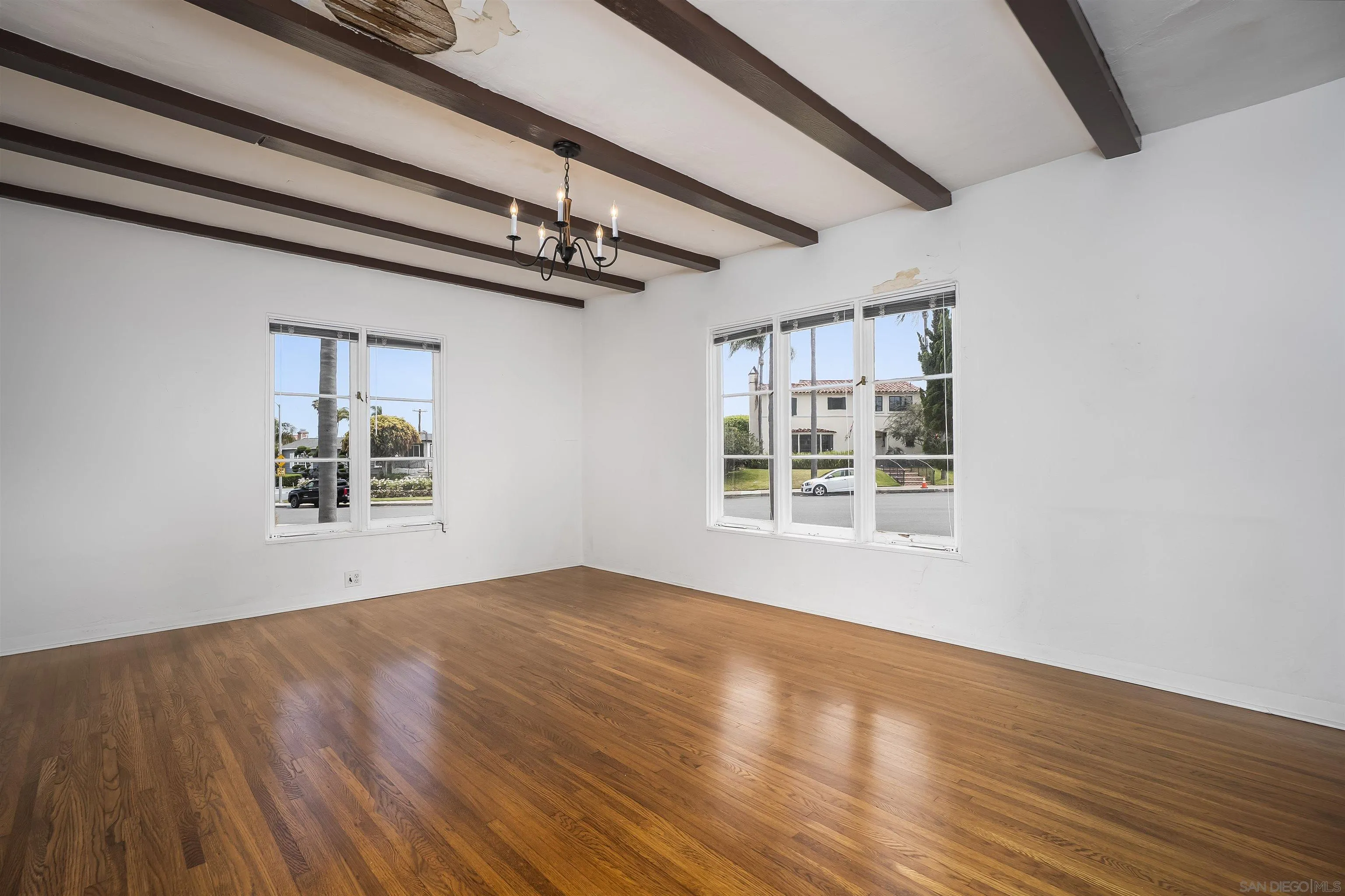 https://cdn.realtyfeed.com/cdn/127/260013594/2eee9861da6cc152a910b0cc351409a5.webp