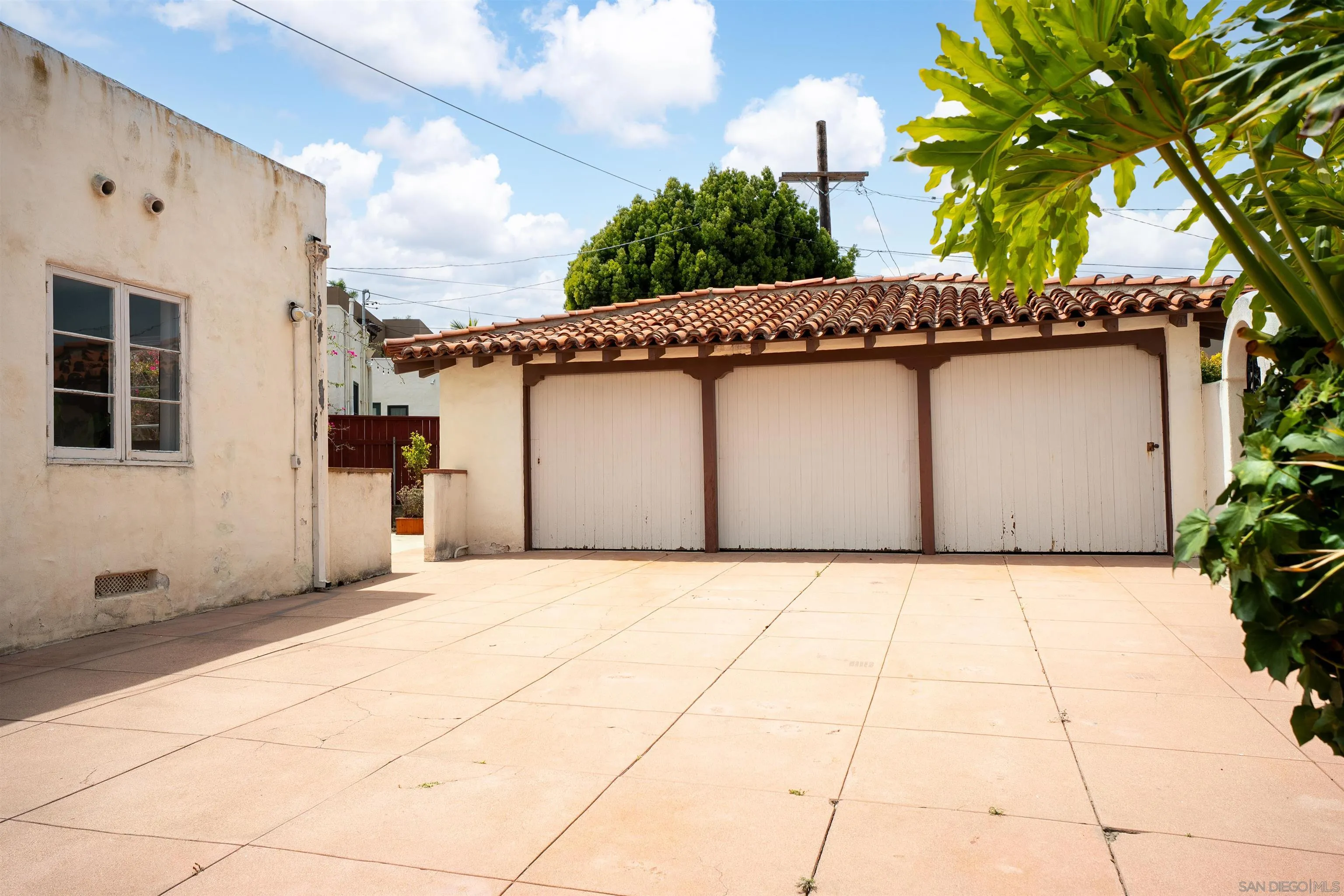 https://cdn.realtyfeed.com/cdn/127/260013594/3cf5383a760f5ec0c013928247bf24c1.webp