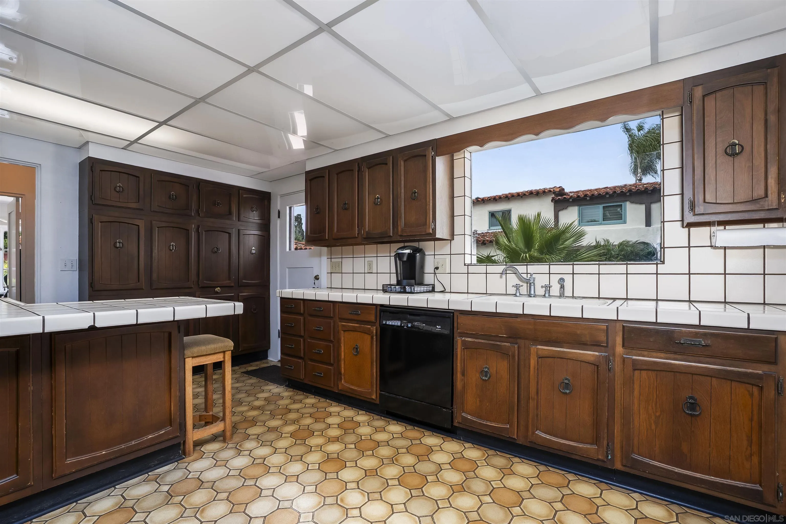 https://cdn.realtyfeed.com/cdn/127/260013594/548f163a2e77c469390681f620966f6d.webp