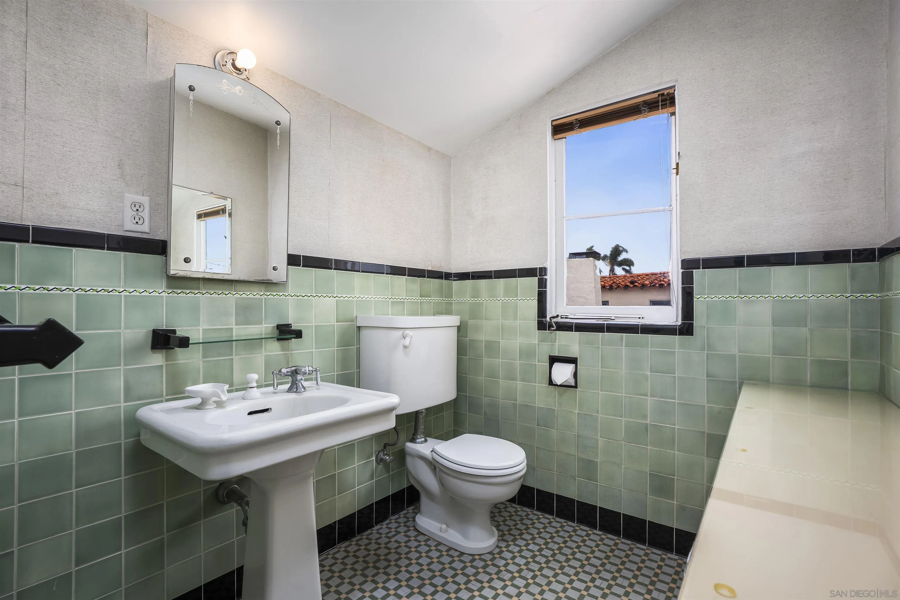 https://cdn.realtyfeed.com/cdn/127/260013594/a007cc0c662c9839f8944026072e93fa.webp