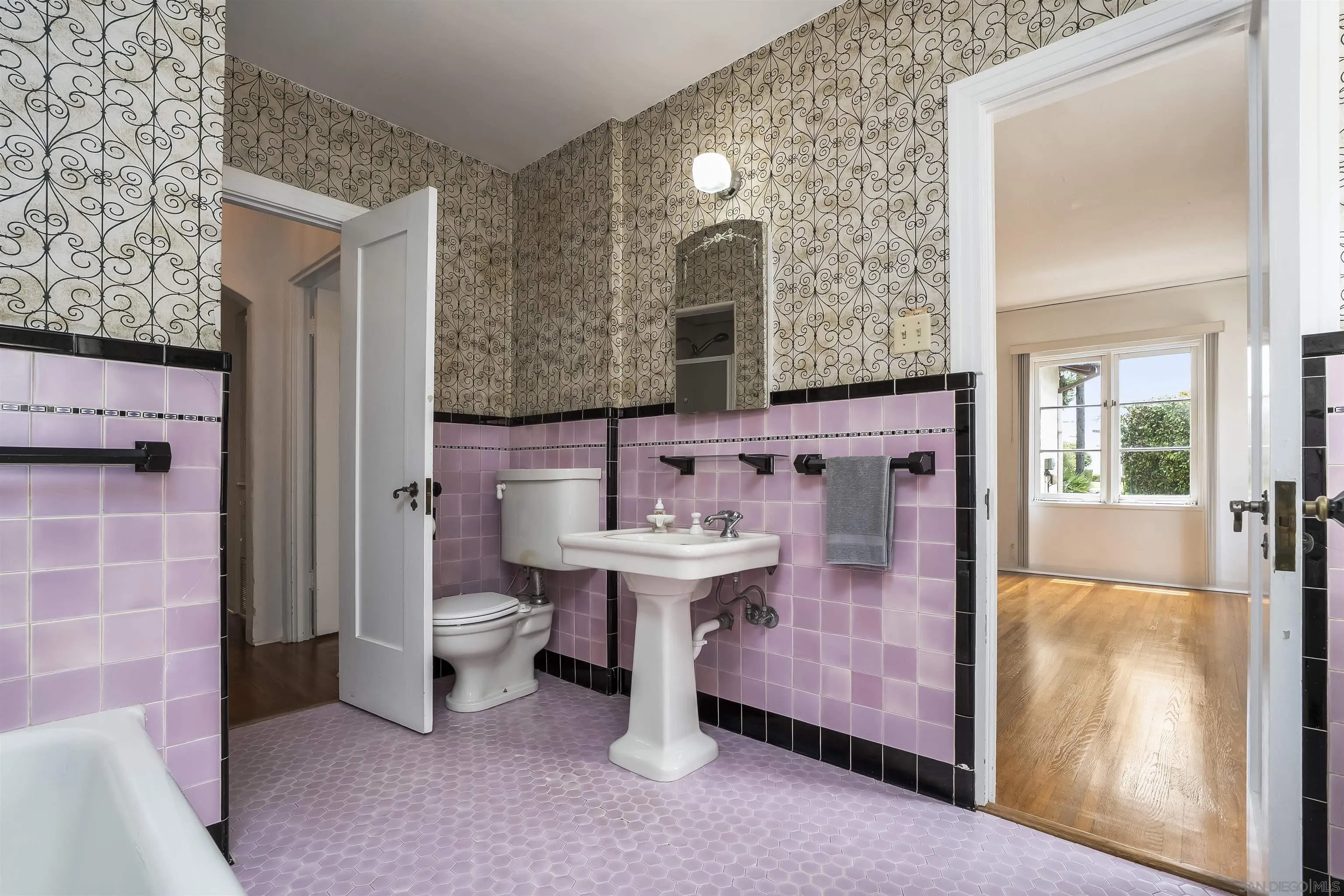 https://cdn.realtyfeed.com/cdn/127/260013594/bde780abf608e14f1c273aa68e681824.webp