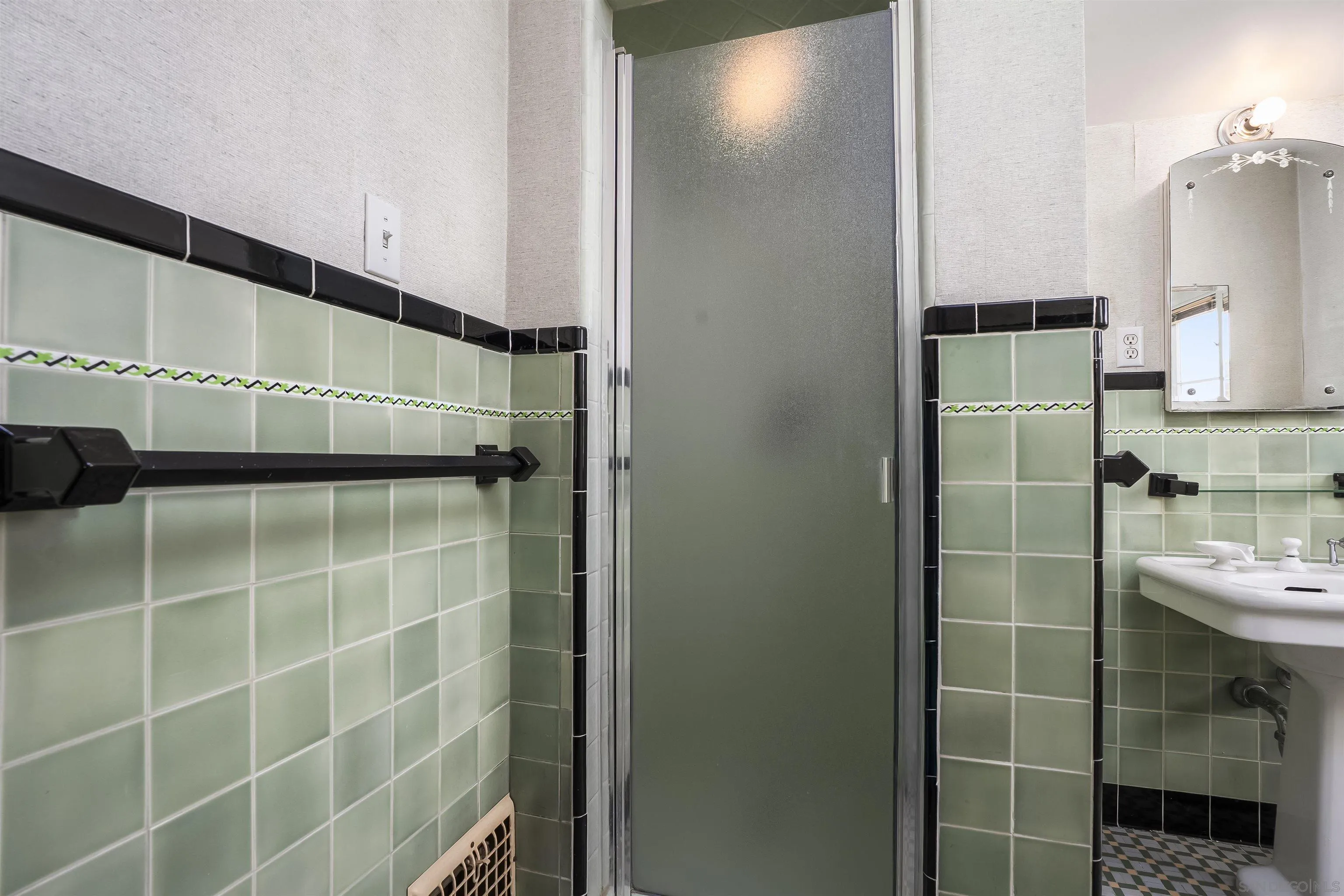 https://cdn.realtyfeed.com/cdn/127/260013594/f58ef2a9e04f854d2a1feaefb5957348.webp