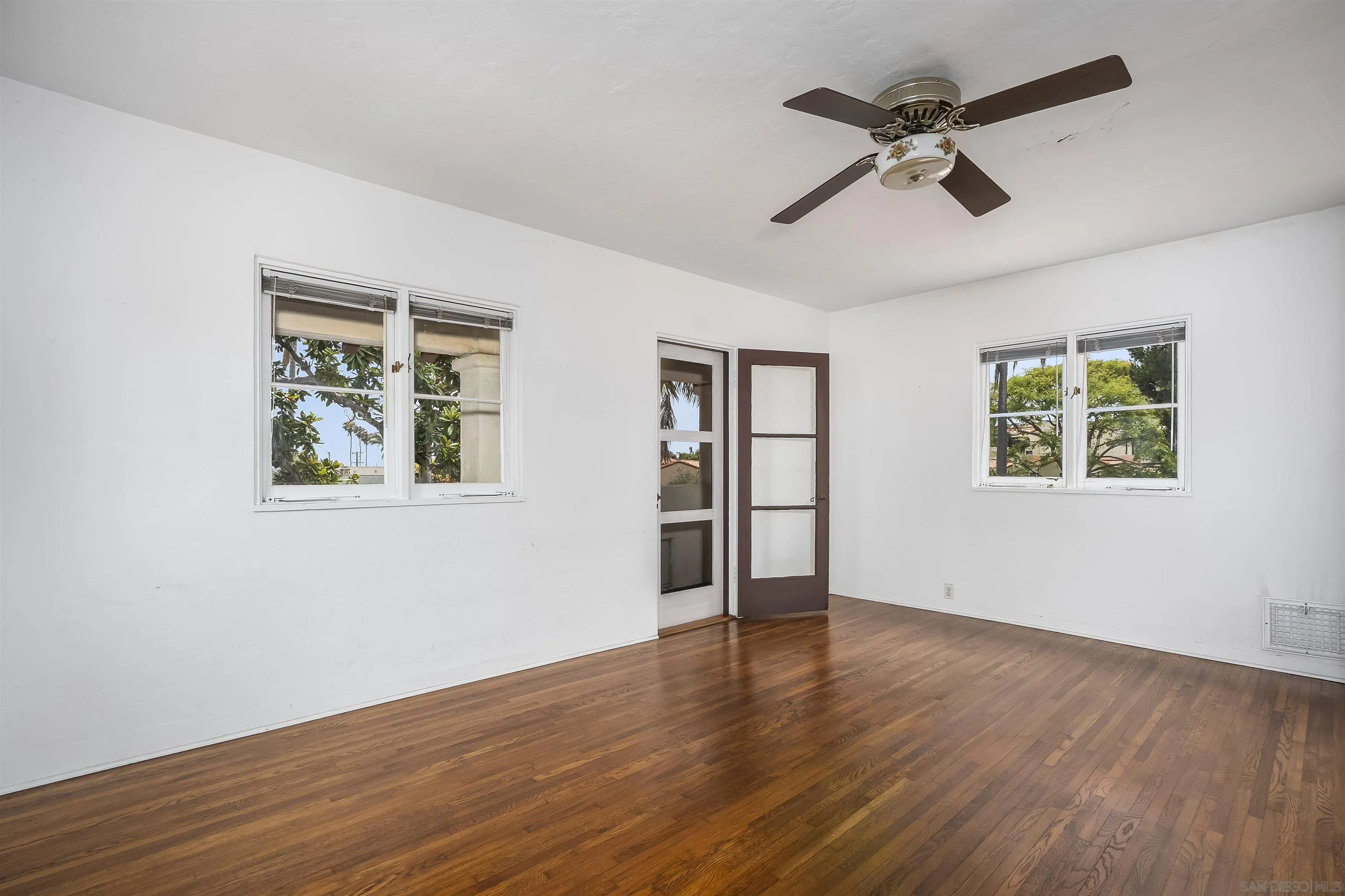 https://cdn.realtyfeed.com/cdn/127/260013594/fa475c4ee058f94f87c653fa25083a93.webp