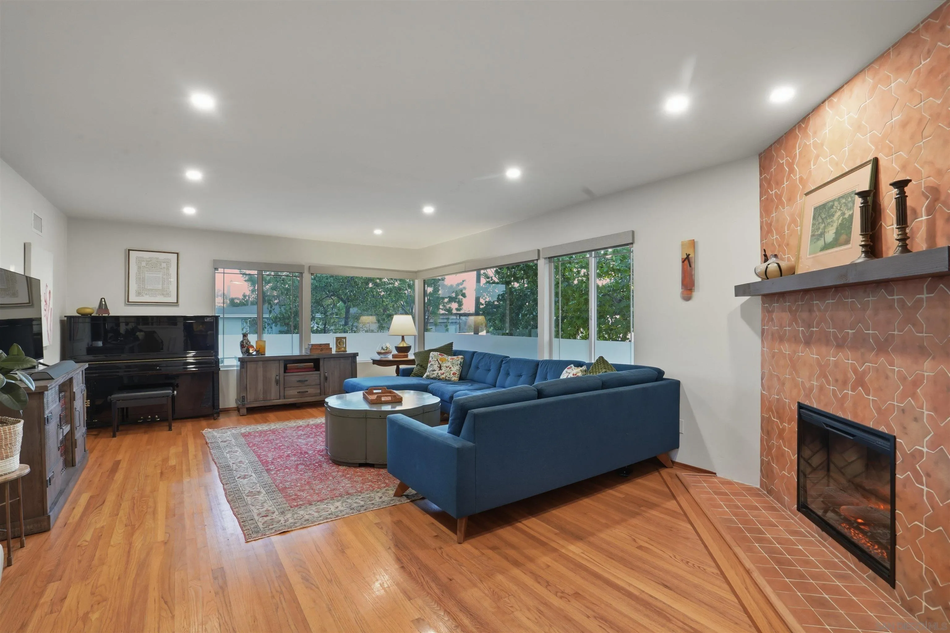 https://cdn.realtyfeed.com/cdn/127/260013596/367fbab492640d632de362c291f34362.webp