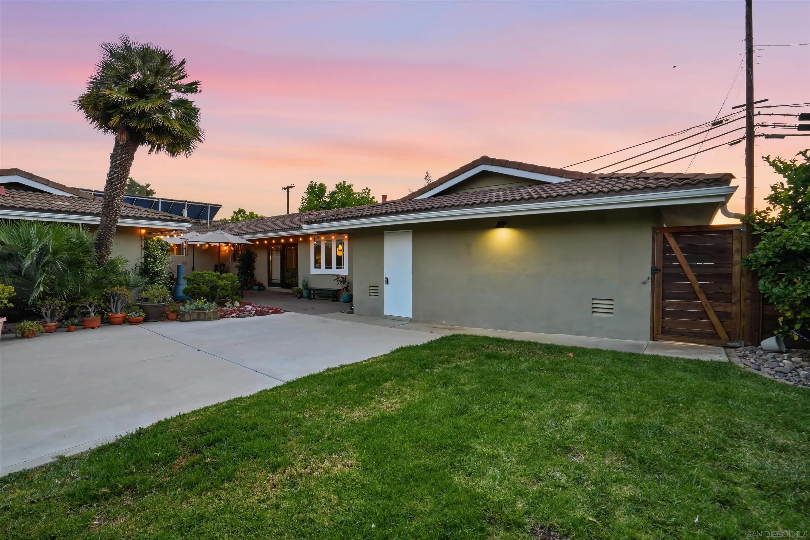 https://cdn.realtyfeed.com/cdn/127/260013596/469a40e231c7b9fb058b1d49d4e9c594.webp
