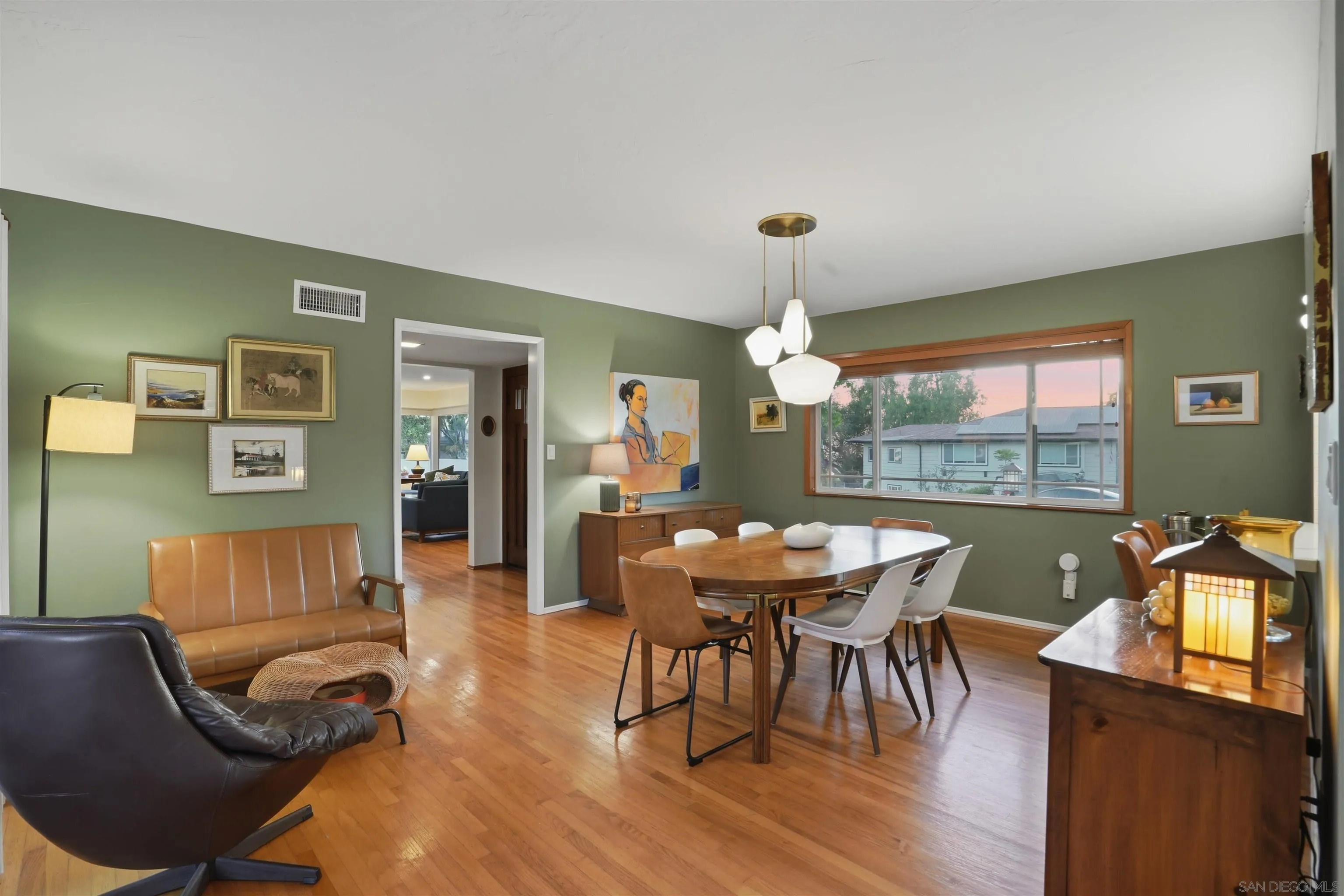 https://cdn.realtyfeed.com/cdn/127/260013596/883aa7ac9165d24b35daf68304801bec.webp