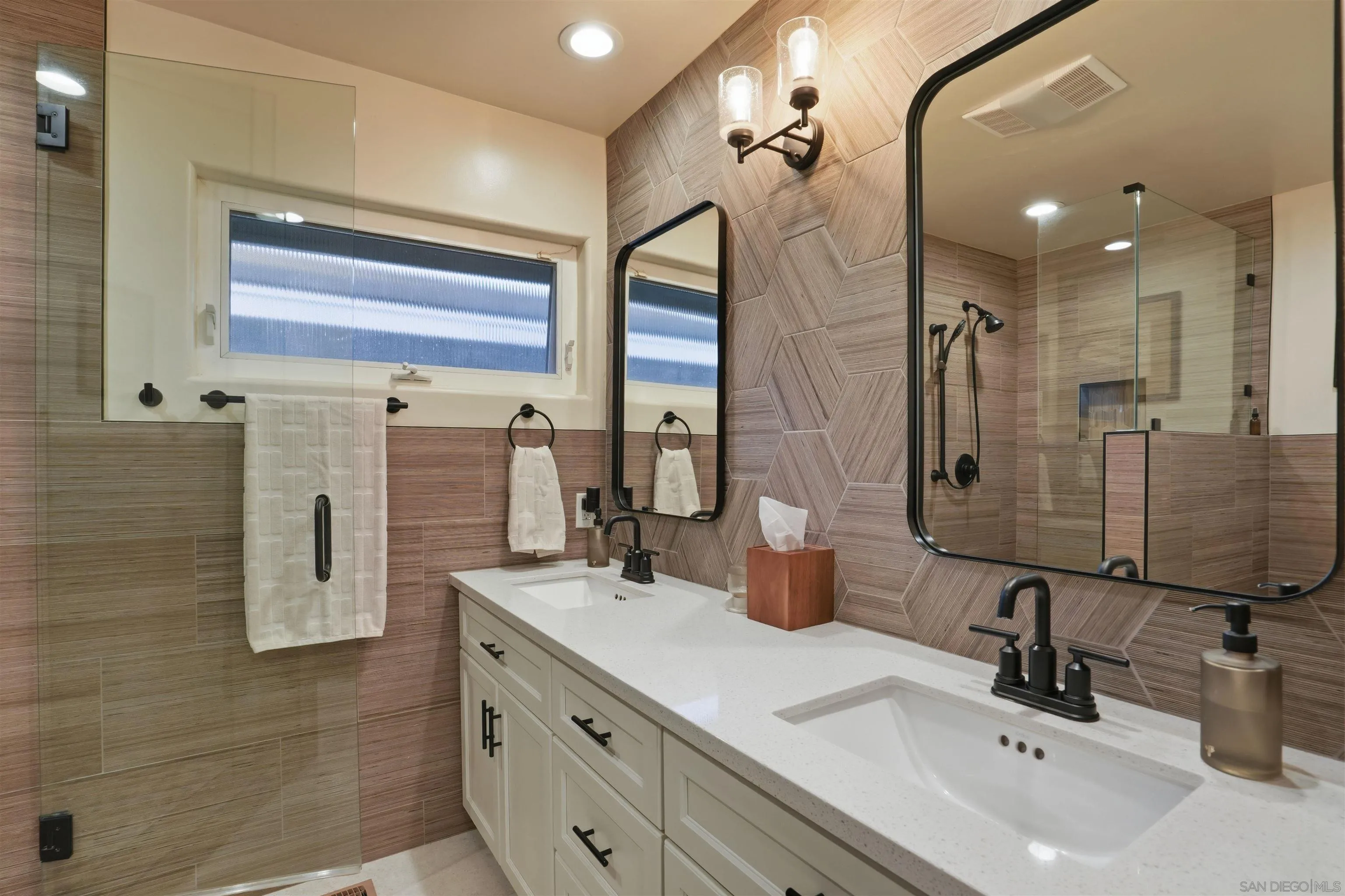 https://cdn.realtyfeed.com/cdn/127/260013596/9393e49222beba46a677c05900d2b0c7.webp