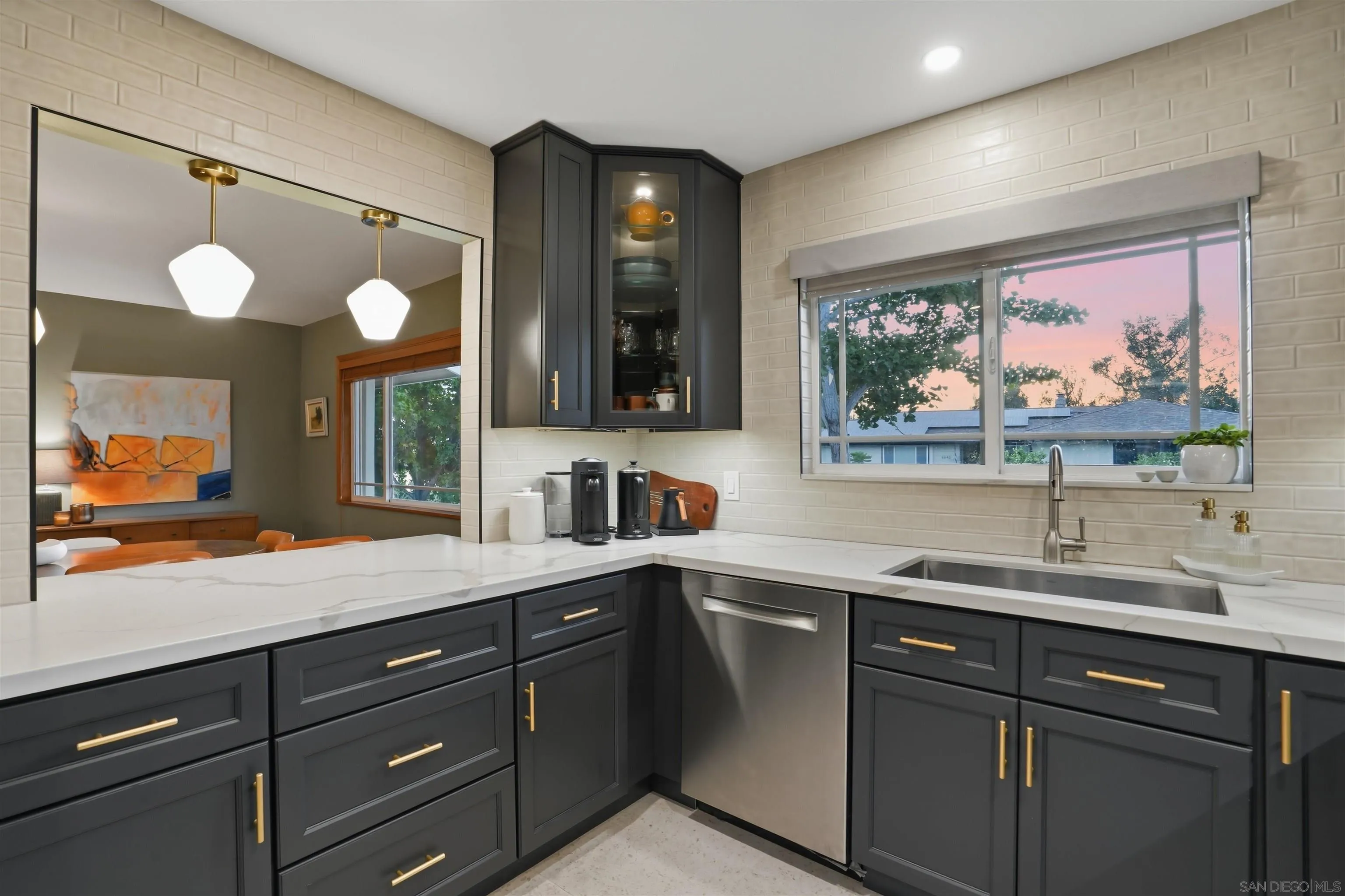 https://cdn.realtyfeed.com/cdn/127/260013596/bbc8f2a572ca9157131fe559e9229b8d.webp