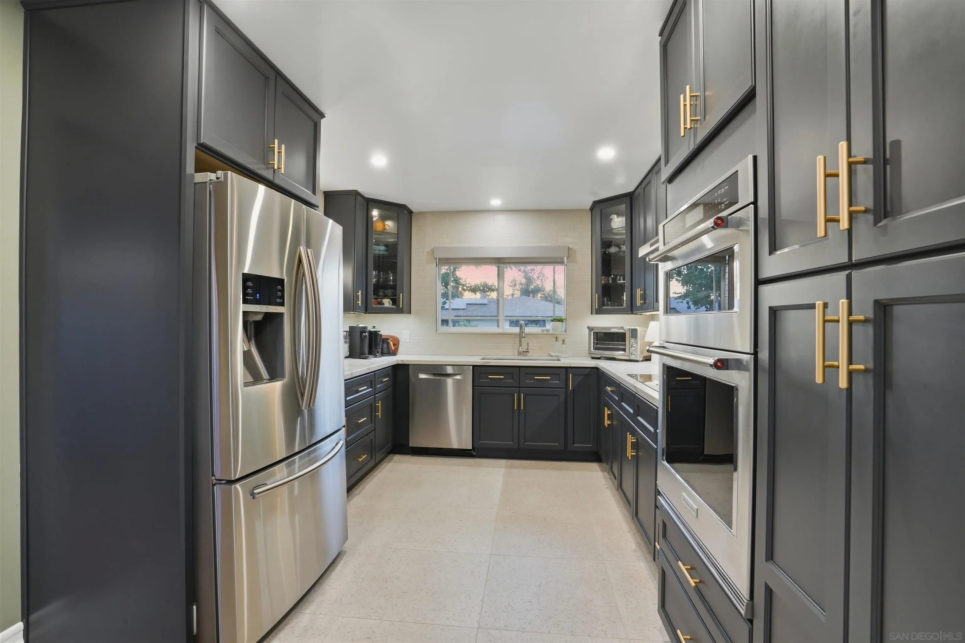 https://cdn.realtyfeed.com/cdn/127/260013596/c1e24df678ccba5da6f778fae85bf264.webp