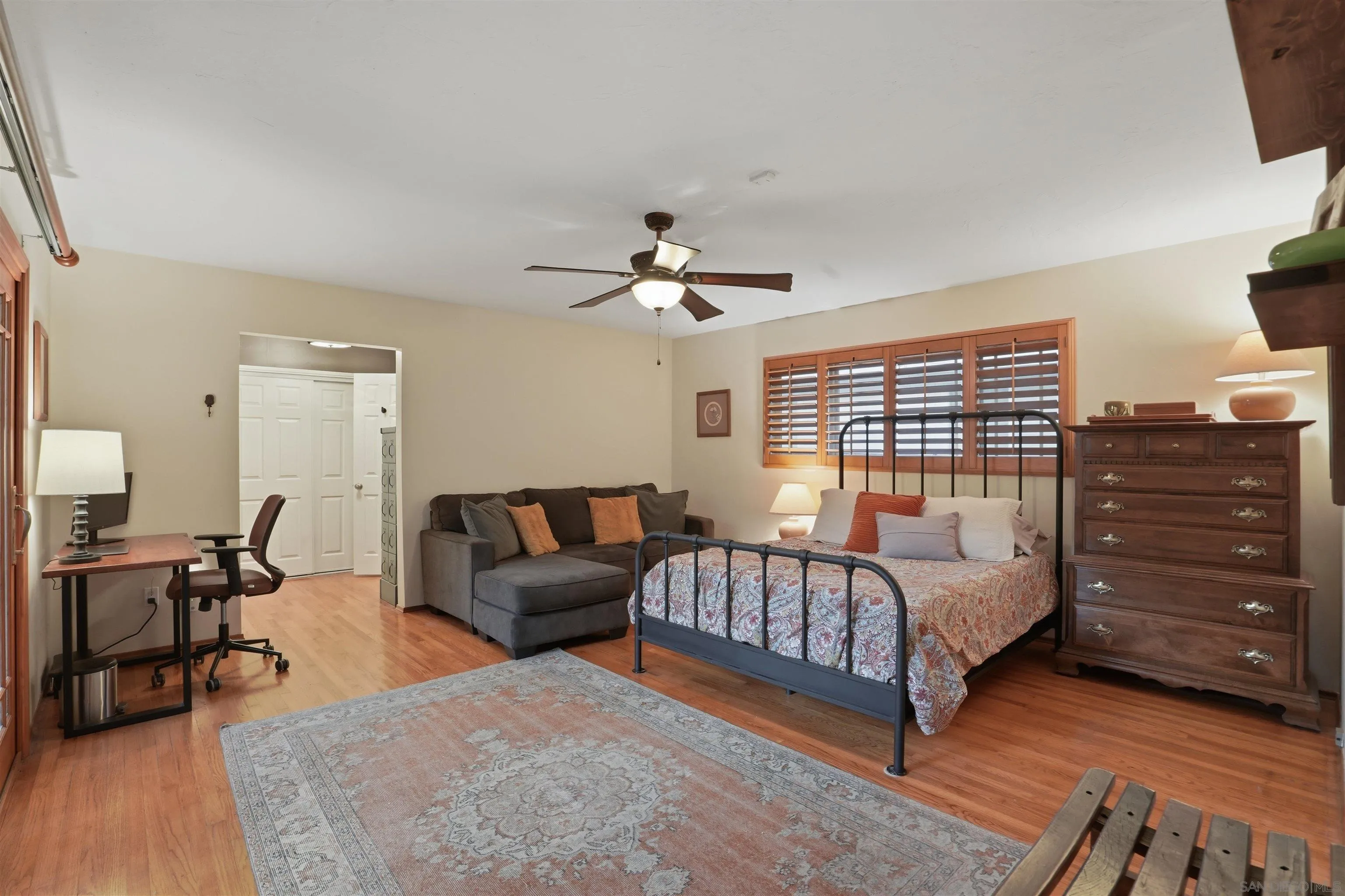 https://cdn.realtyfeed.com/cdn/127/260013596/c3544fbb0c0439bcb7c6b38c83e9a52a.webp