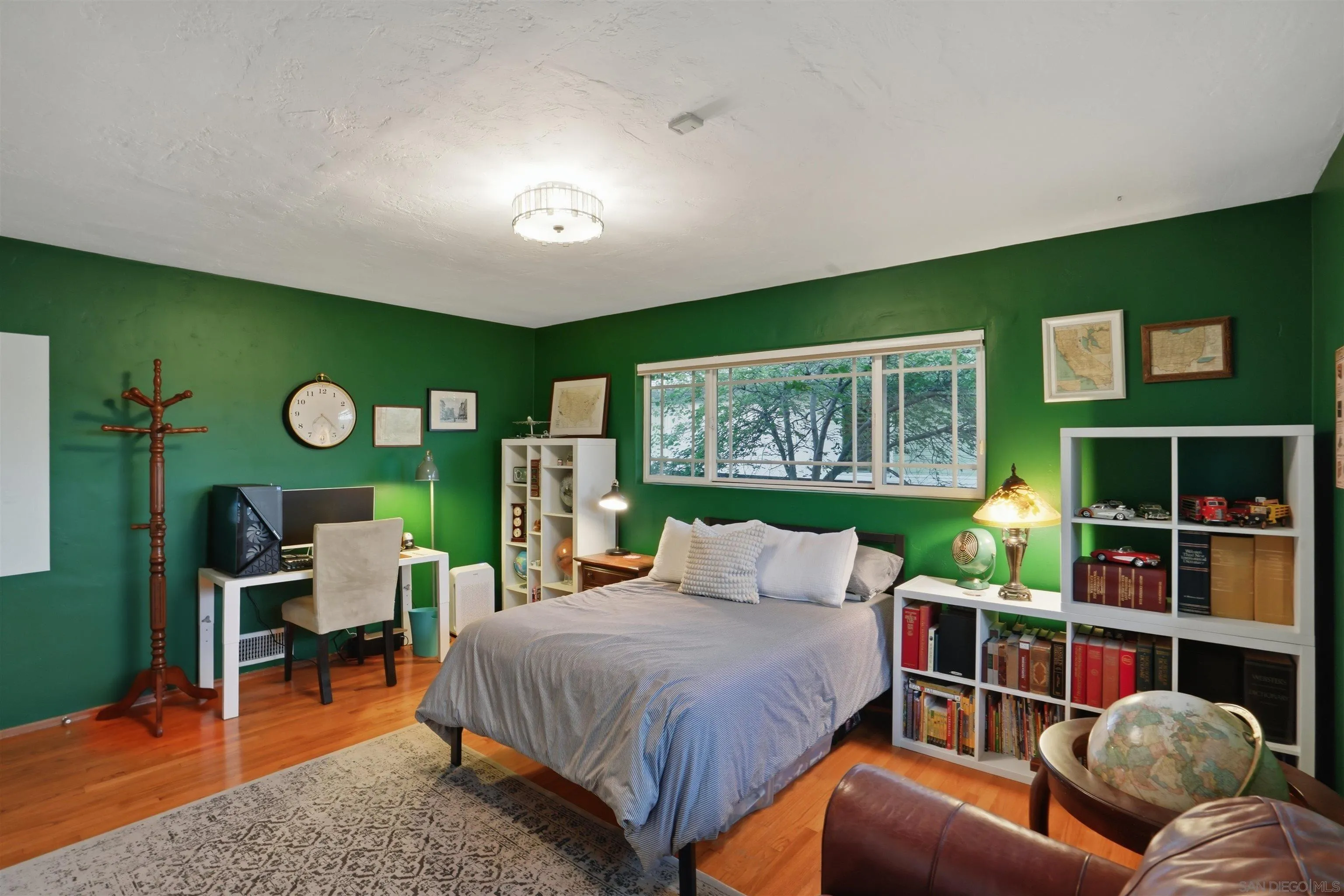 https://cdn.realtyfeed.com/cdn/127/260013596/e988854eb8b3c63097dd3dd2a8b6a518.webp