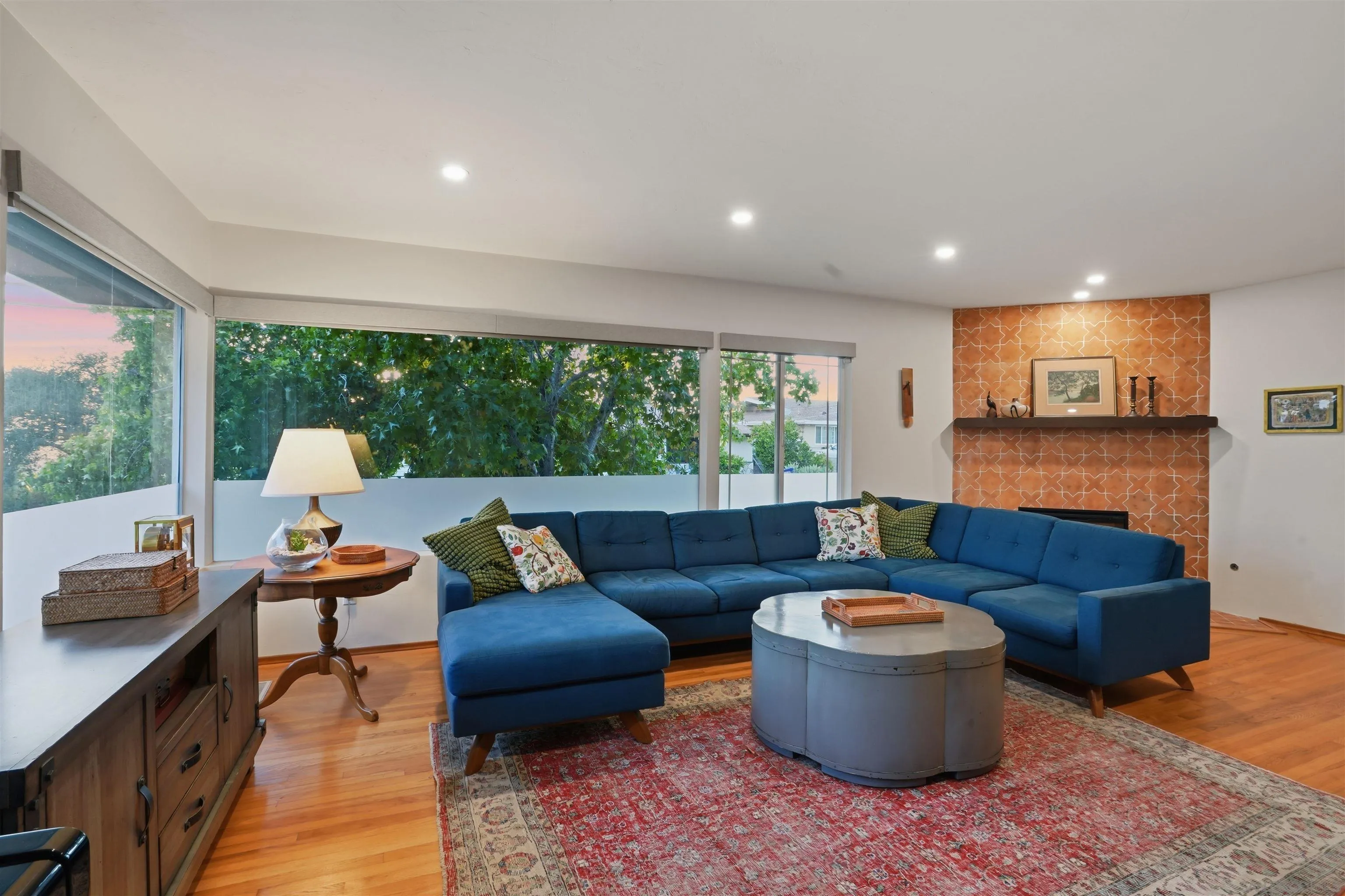 https://cdn.realtyfeed.com/cdn/127/260013596/ee04ebdba05c8a28161184531d09de92.webp